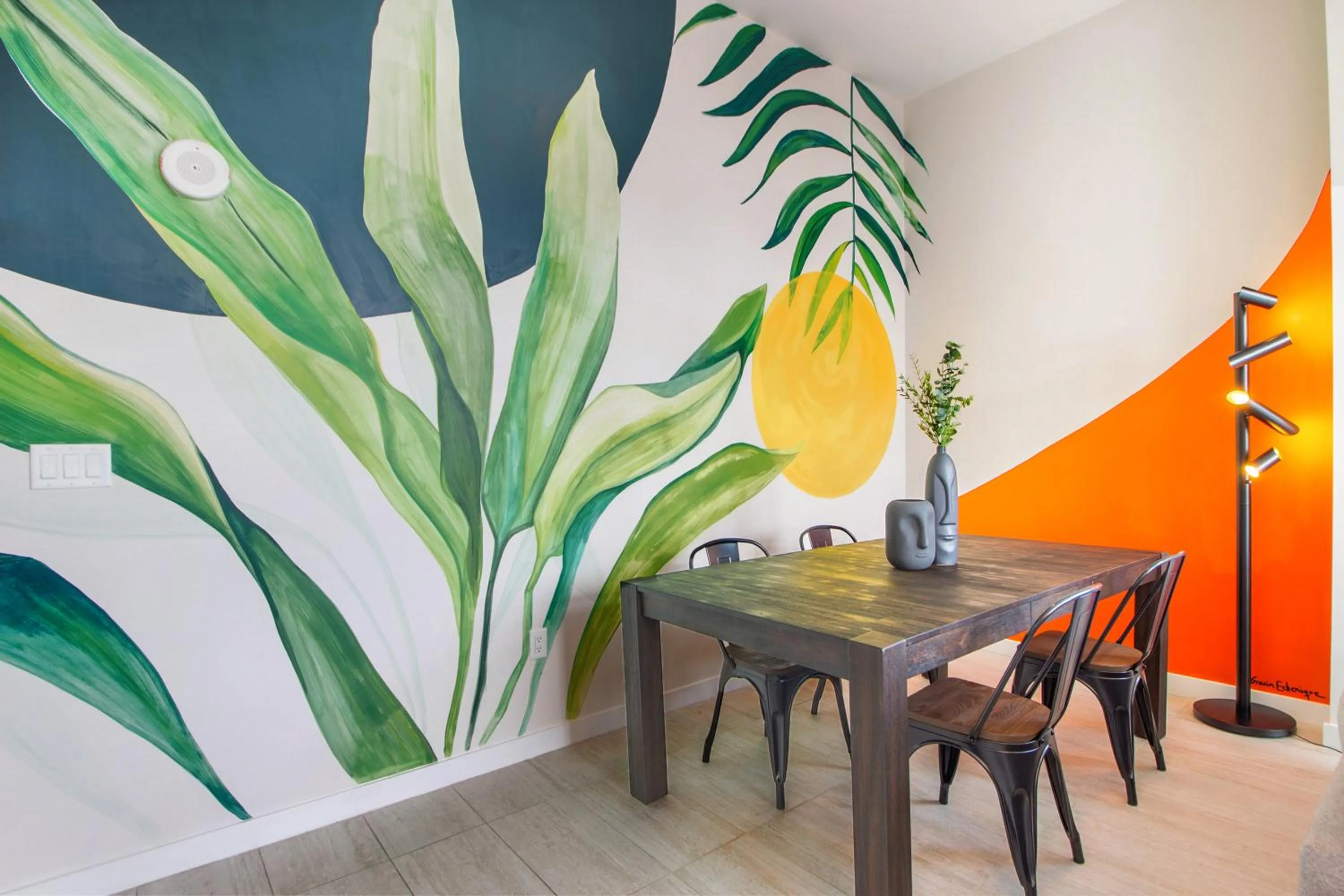 Dining area in Nomada Destination Residences - Quadro