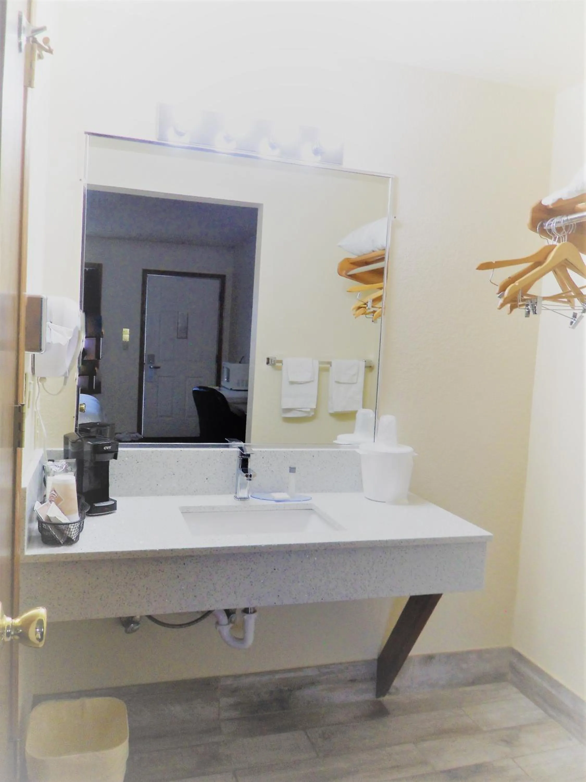 Bathroom in Der Ruhe Blatz Motel