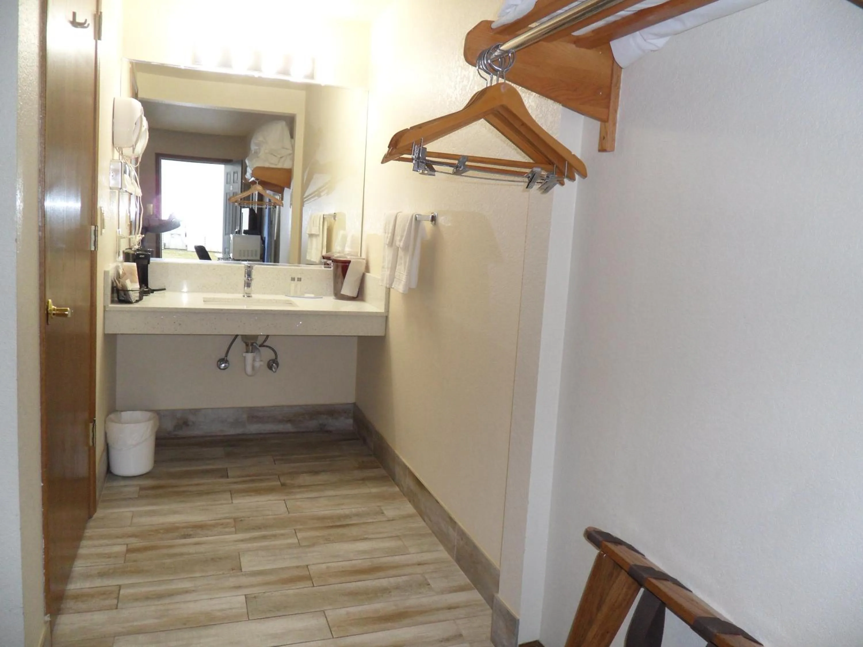 Photo of the whole room in Der Ruhe Blatz Motel