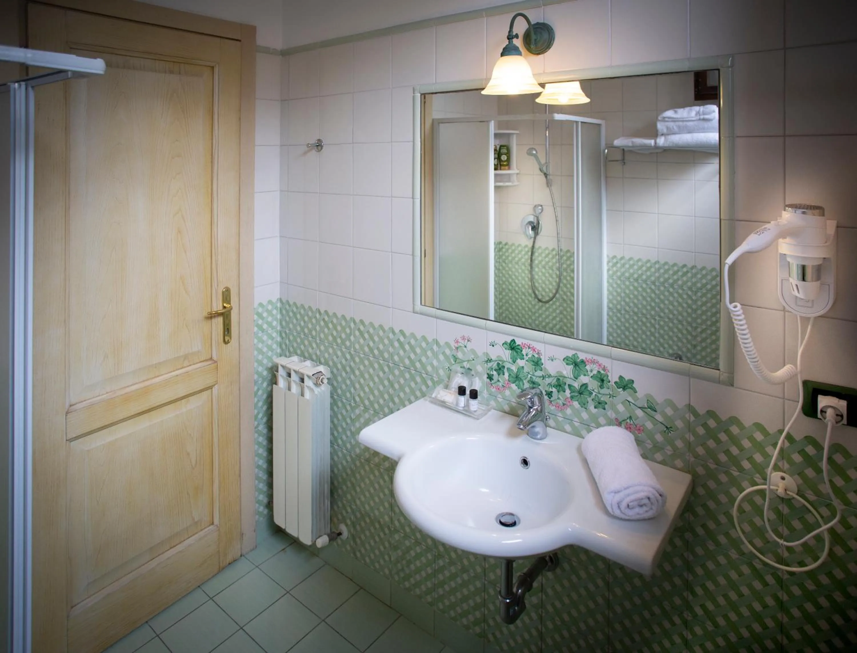 Shower in Hotel Ristorante Piccolo Chianti