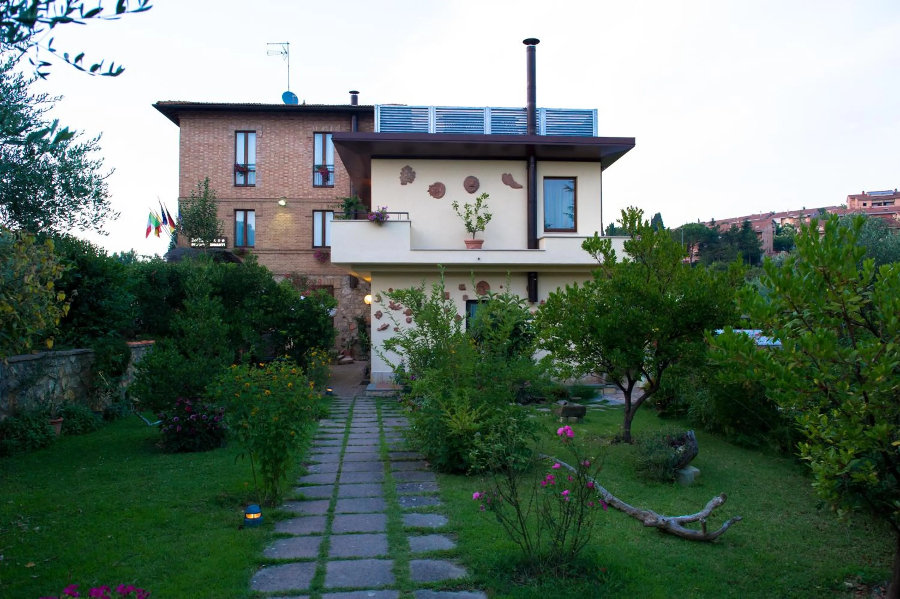 Property building in Hotel Ristorante Piccolo Chianti