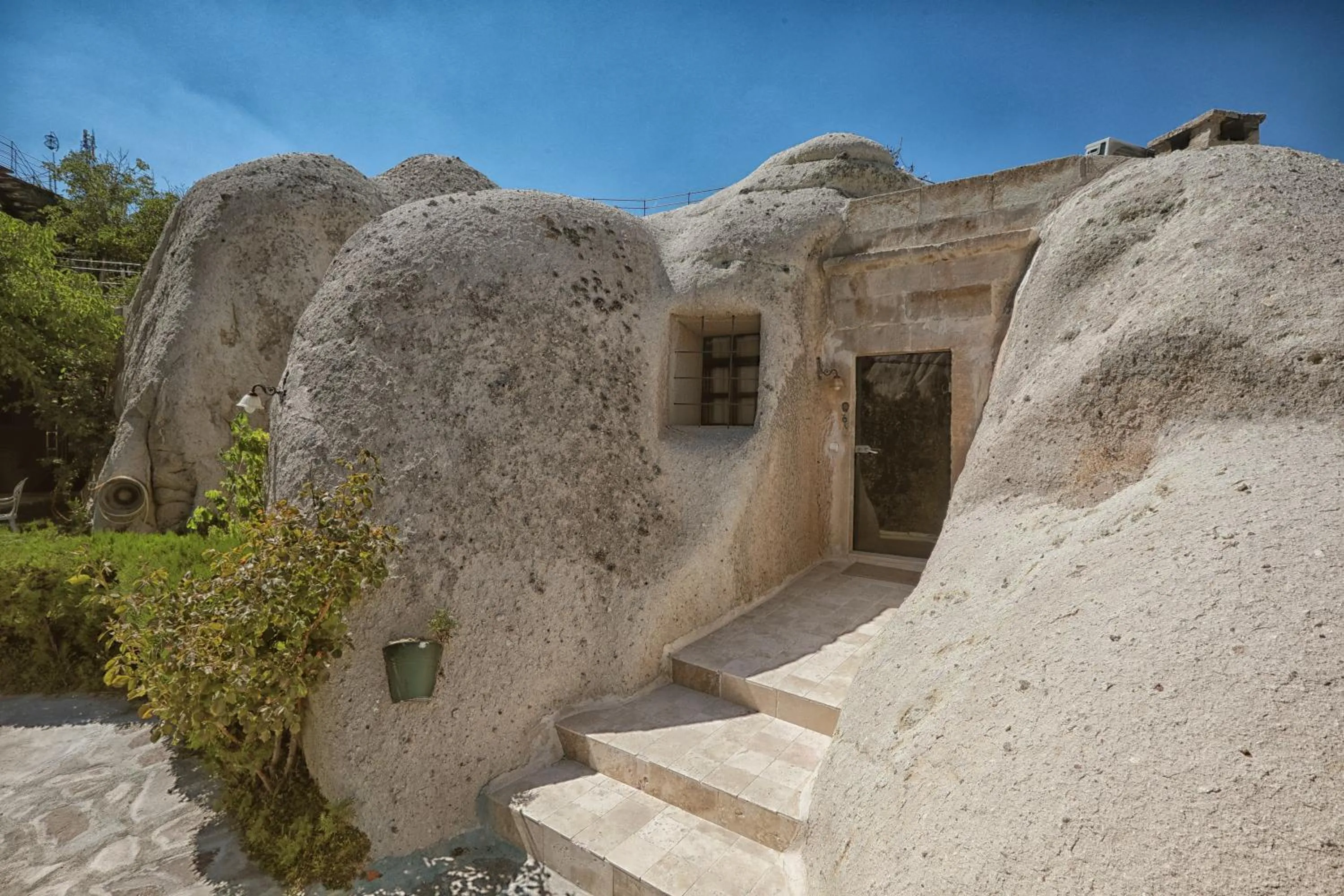 Natural landscape in Traveller's Cave Hotel