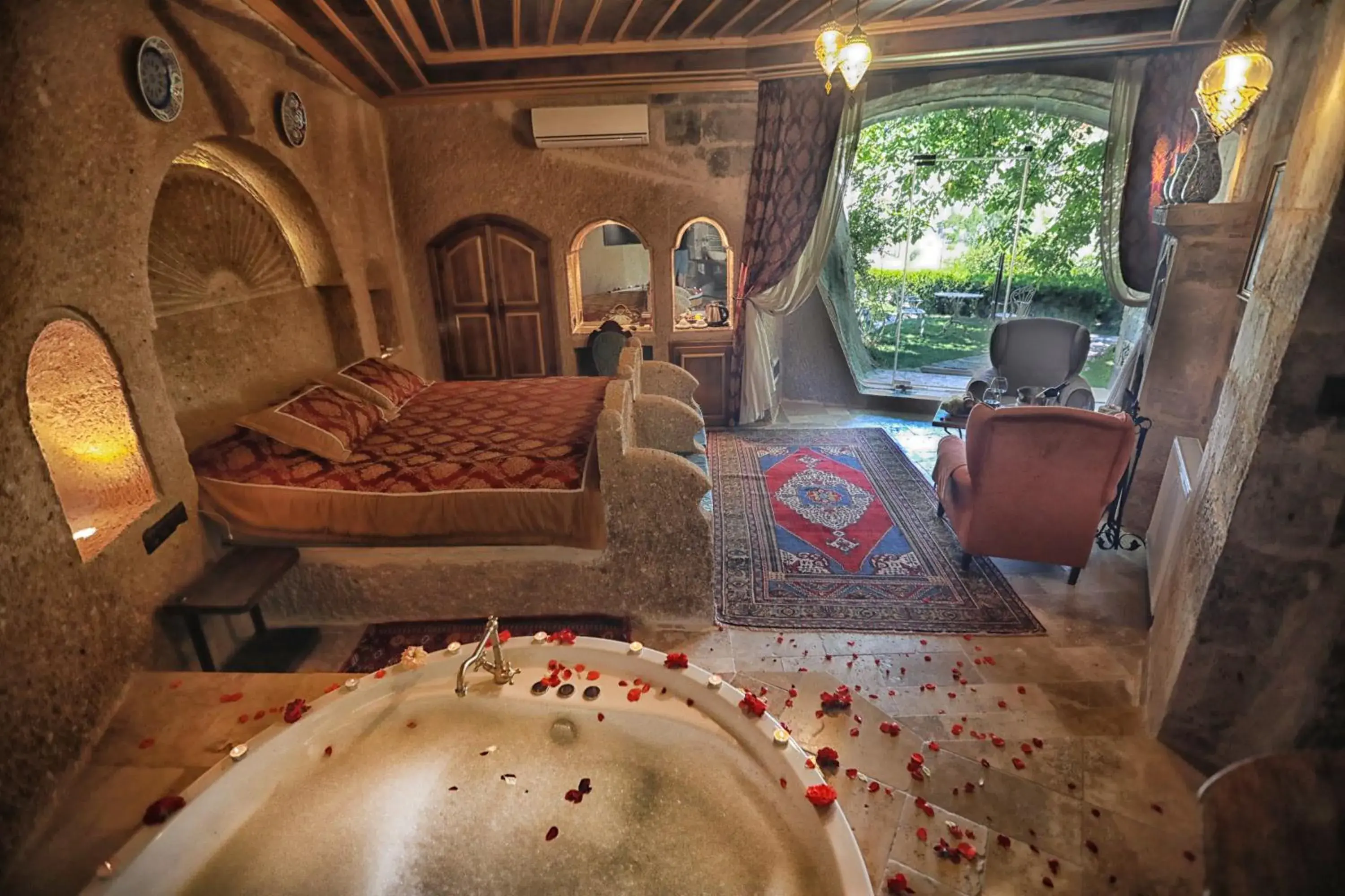 Deluxe Suite in Traveller's Cave Hotel Deluxe Suite in Traveller's Cave Hotel