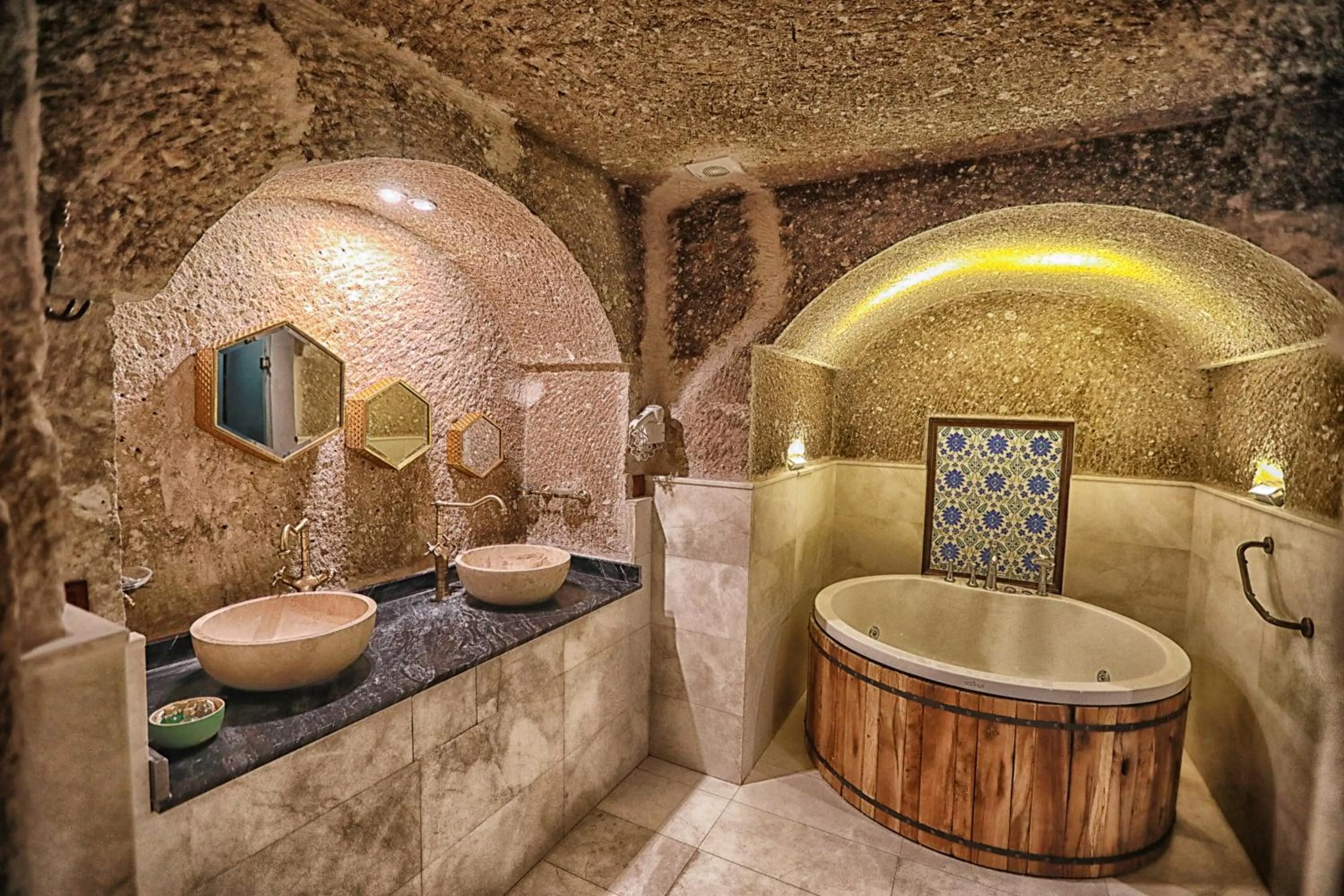 Bathroom in Traveller's Cave Hotel