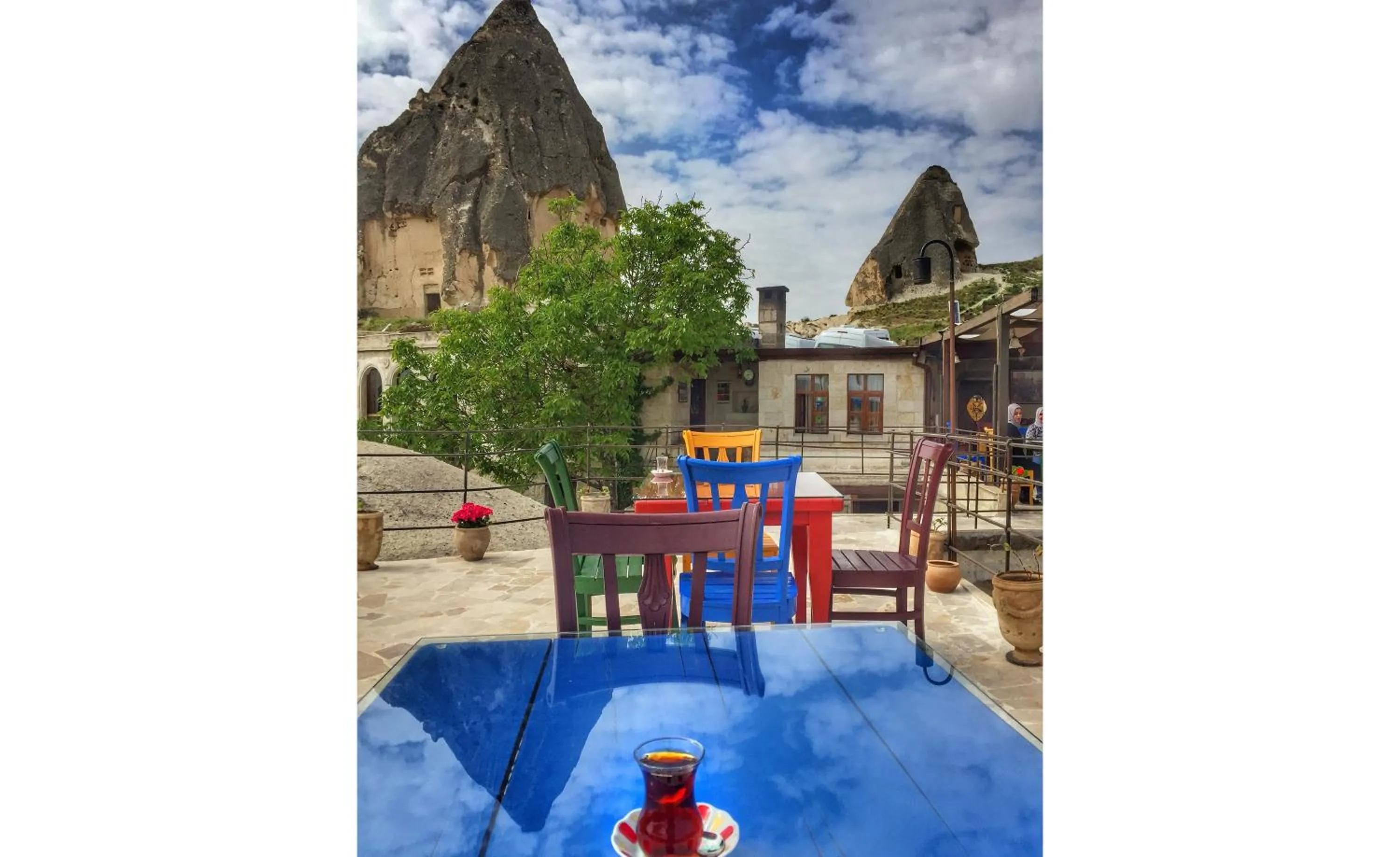 Restaurant/places to eat in Traveller's Cave Hotel