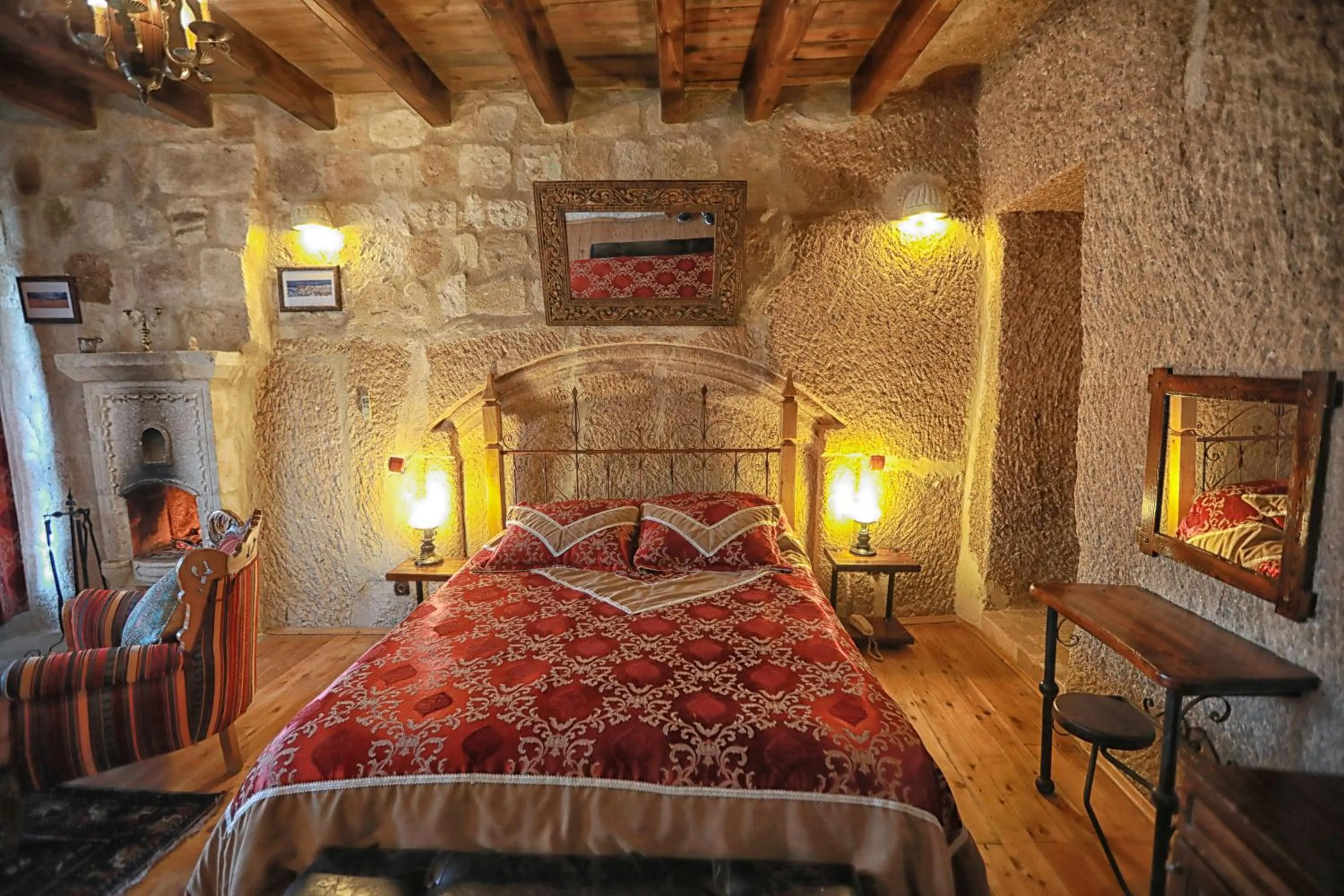 Bed in Traveller's Cave Hotel