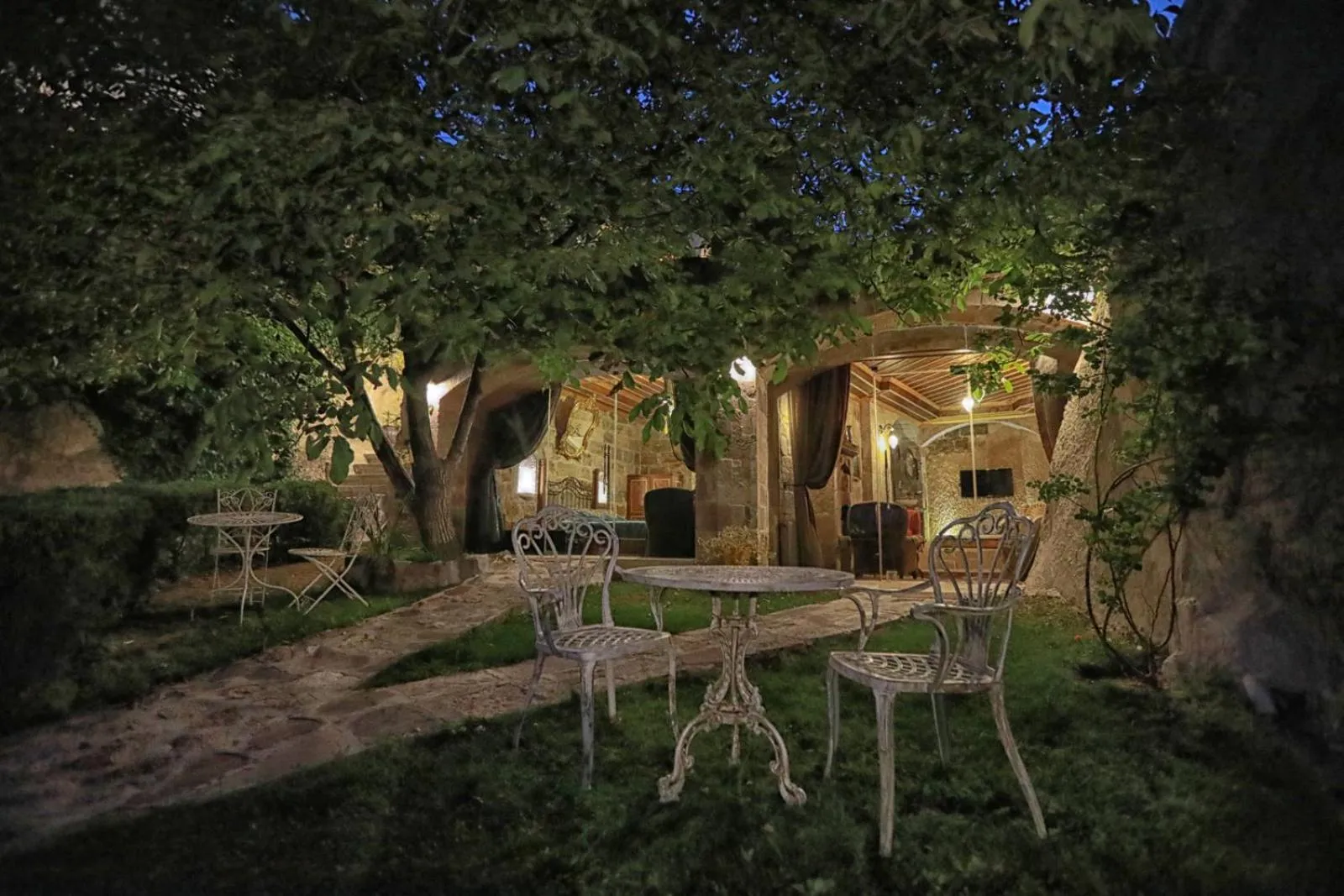 Property building in Traveller's Cave Hotel