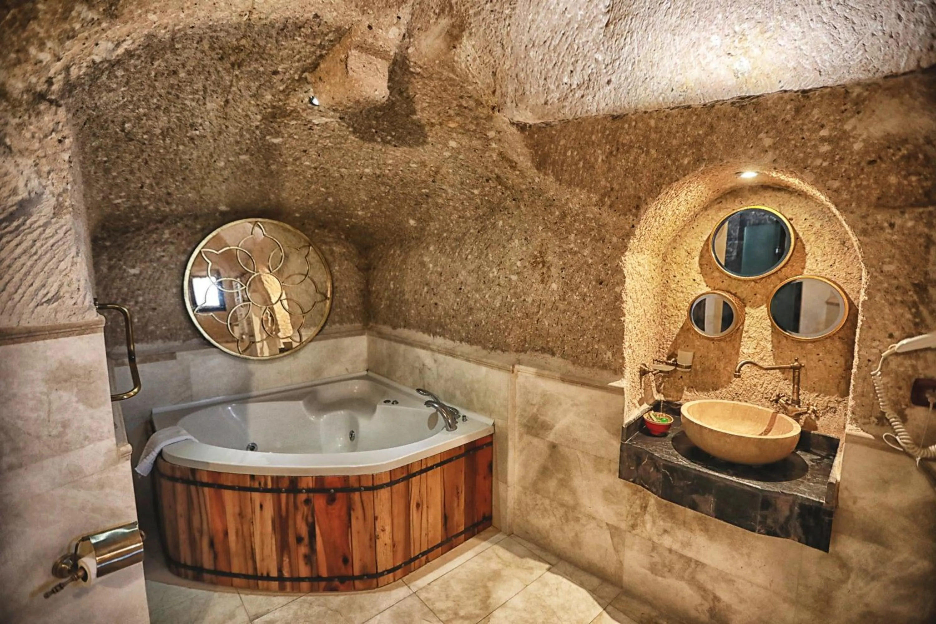 Bath in Traveller's Cave Hotel