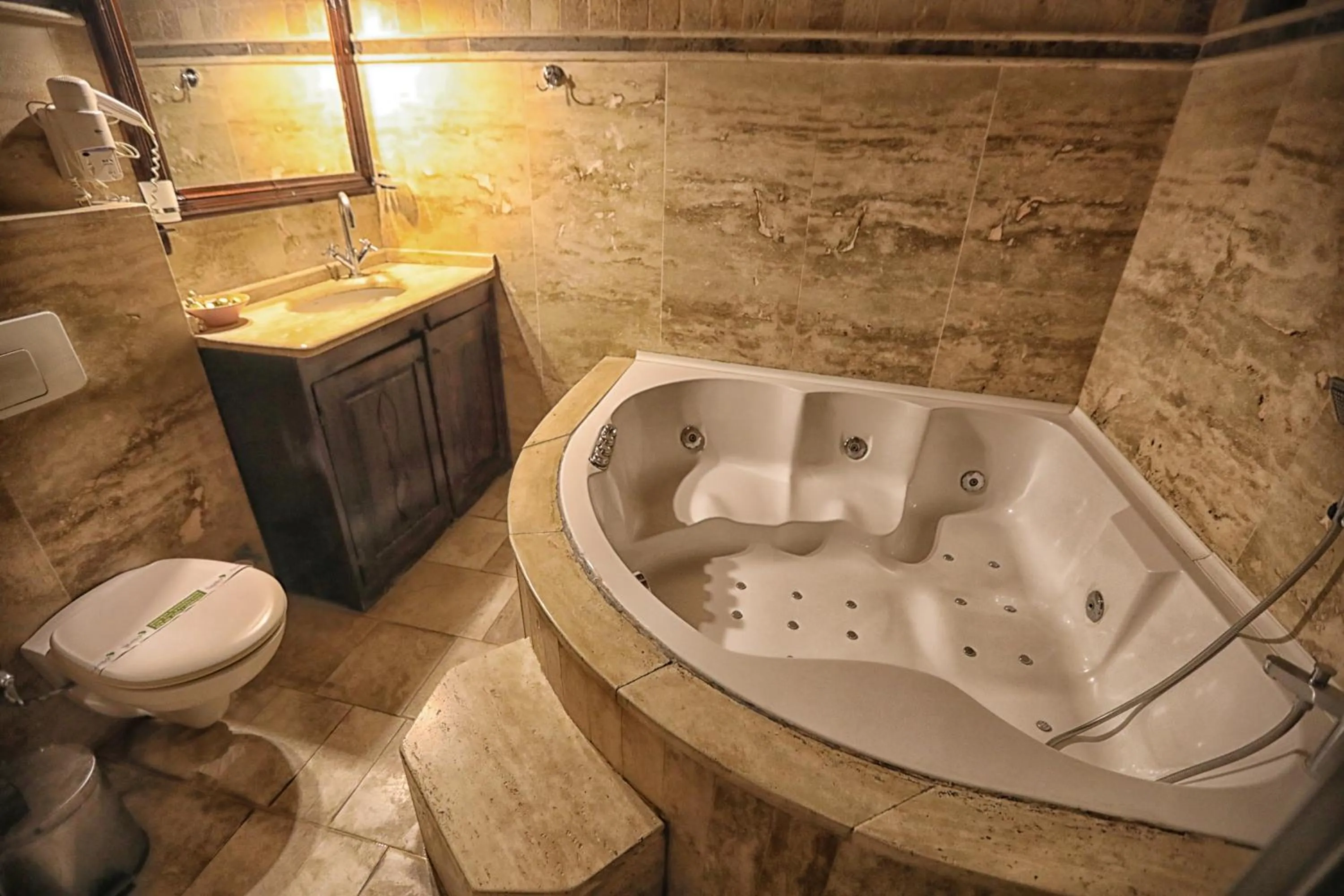 Bath in Traveller's Cave Hotel