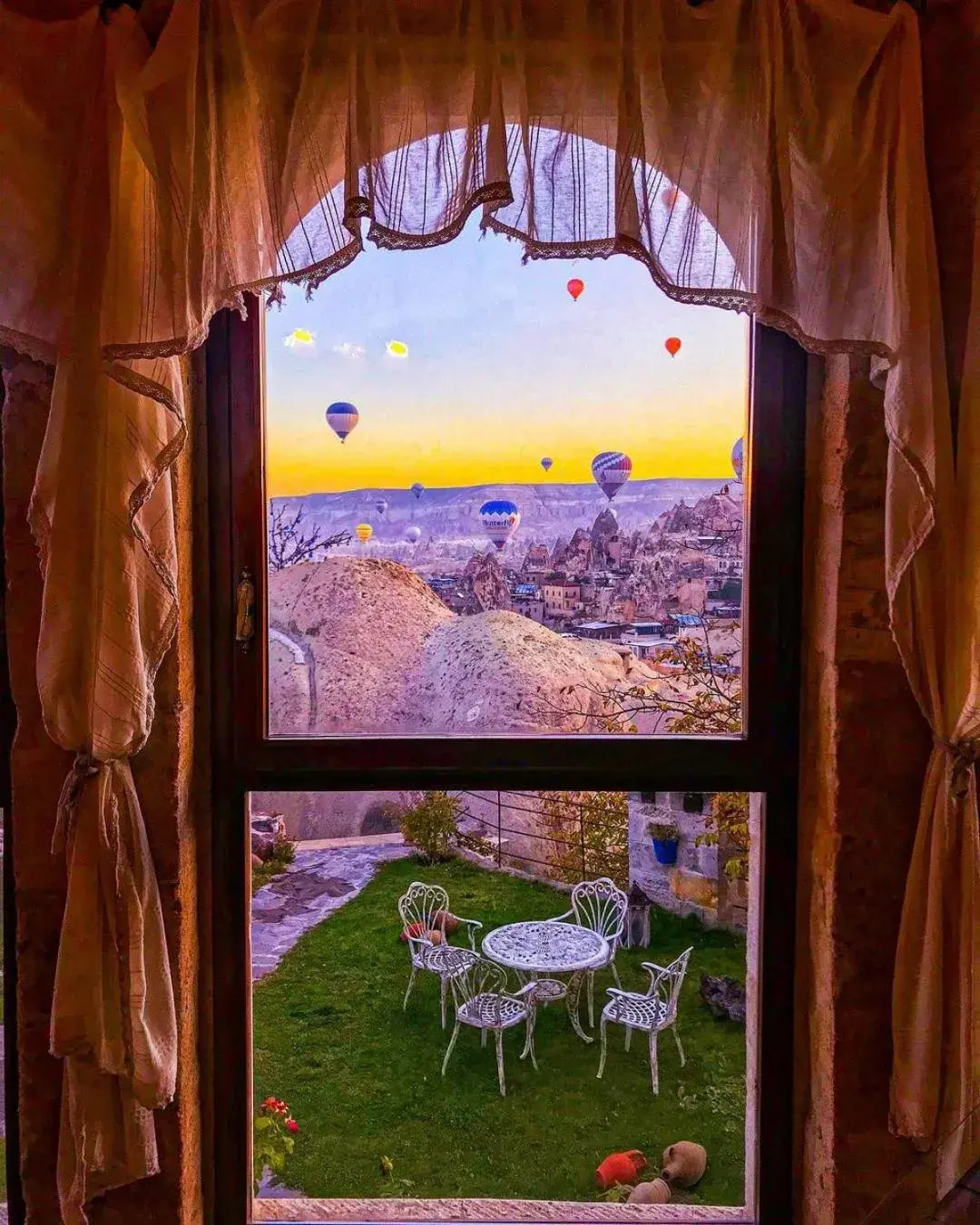 Restaurant/places to eat in Traveller's Cave Hotel Restaurant/places to eat in Traveller's Cave Hotel