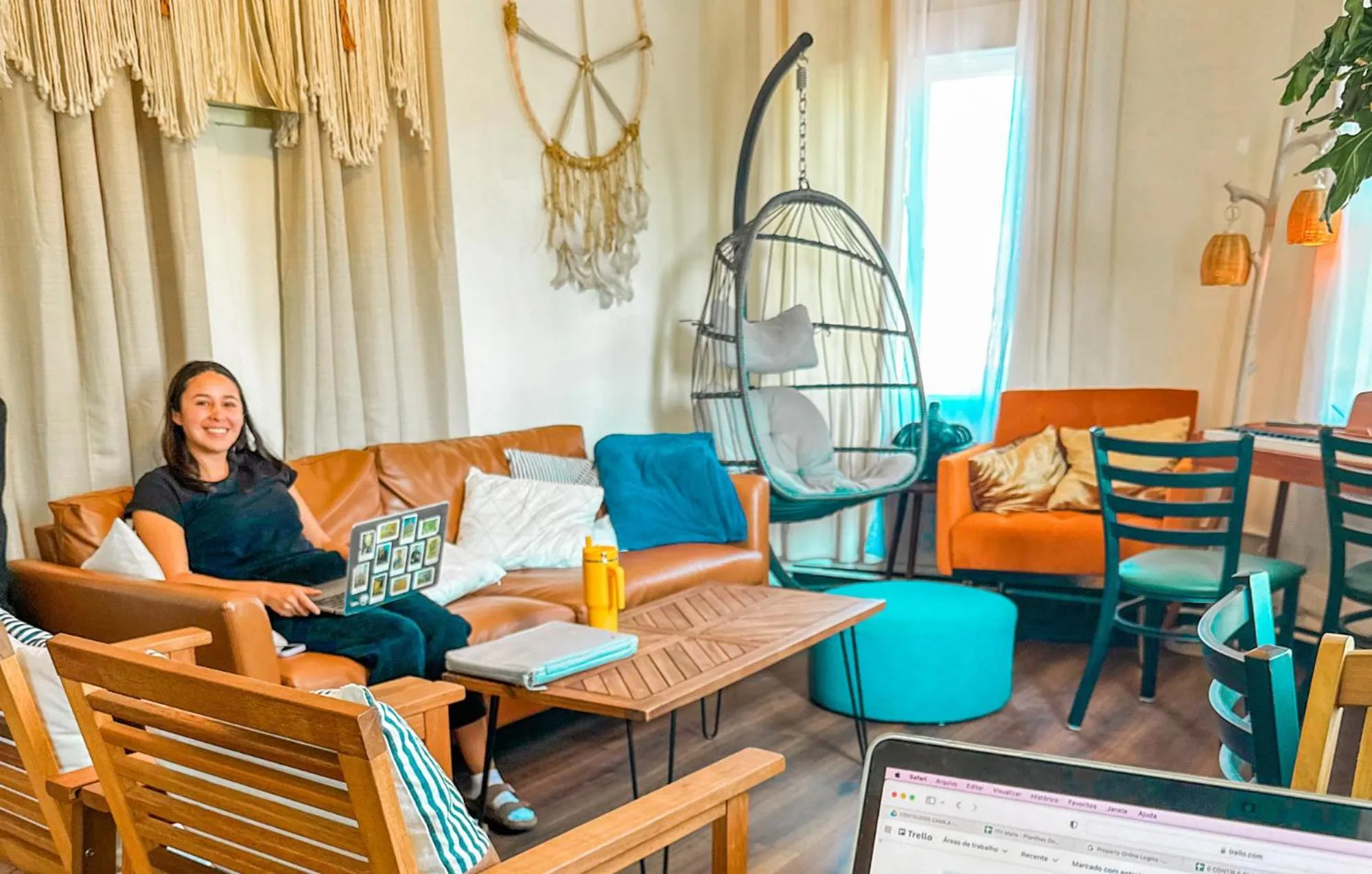 Living room in ITH San Diego Mission Beach Backpacker Hostel