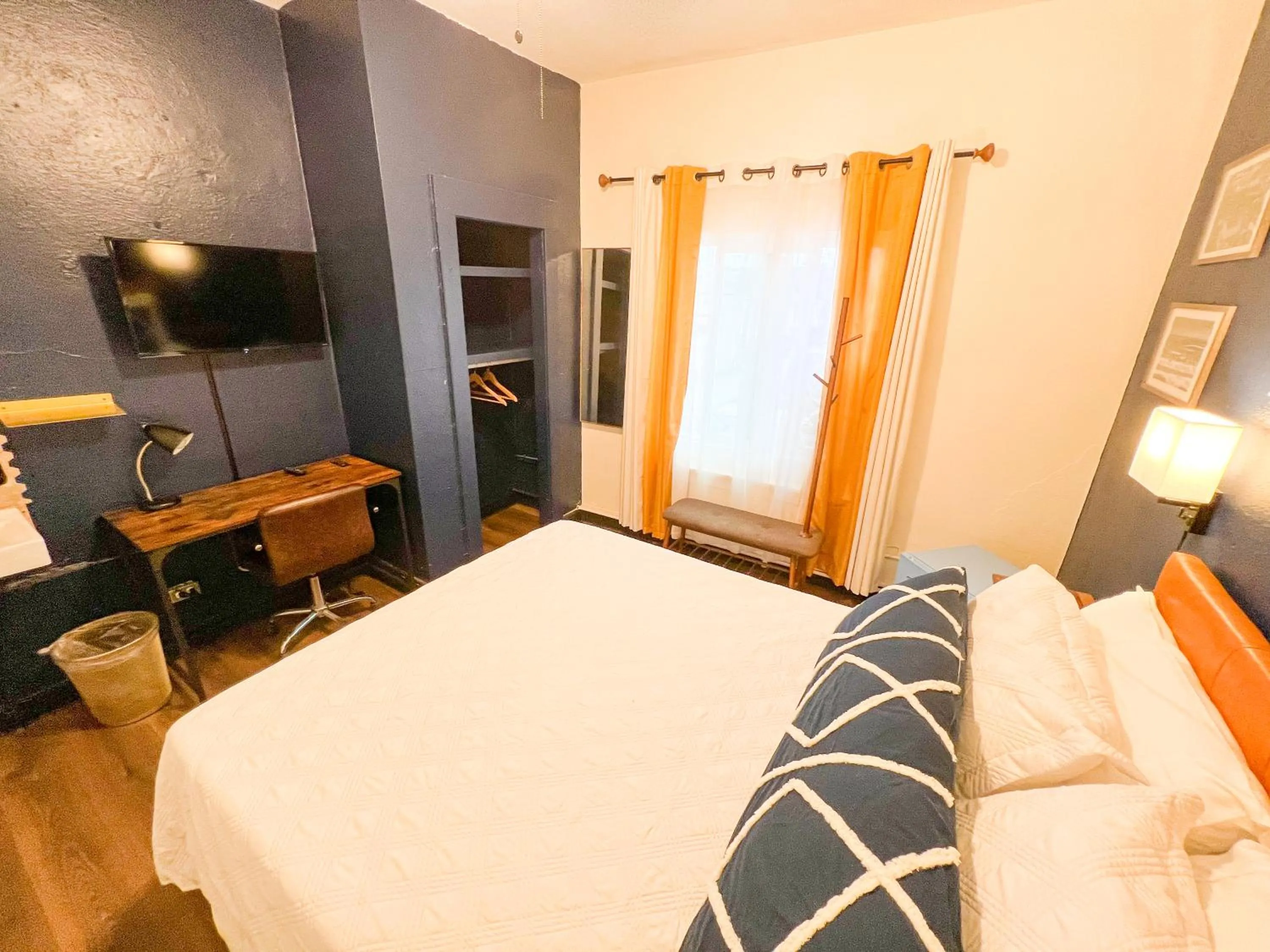 Bedroom, Bed in ITH San Diego Mission Beach Backpacker Hostel