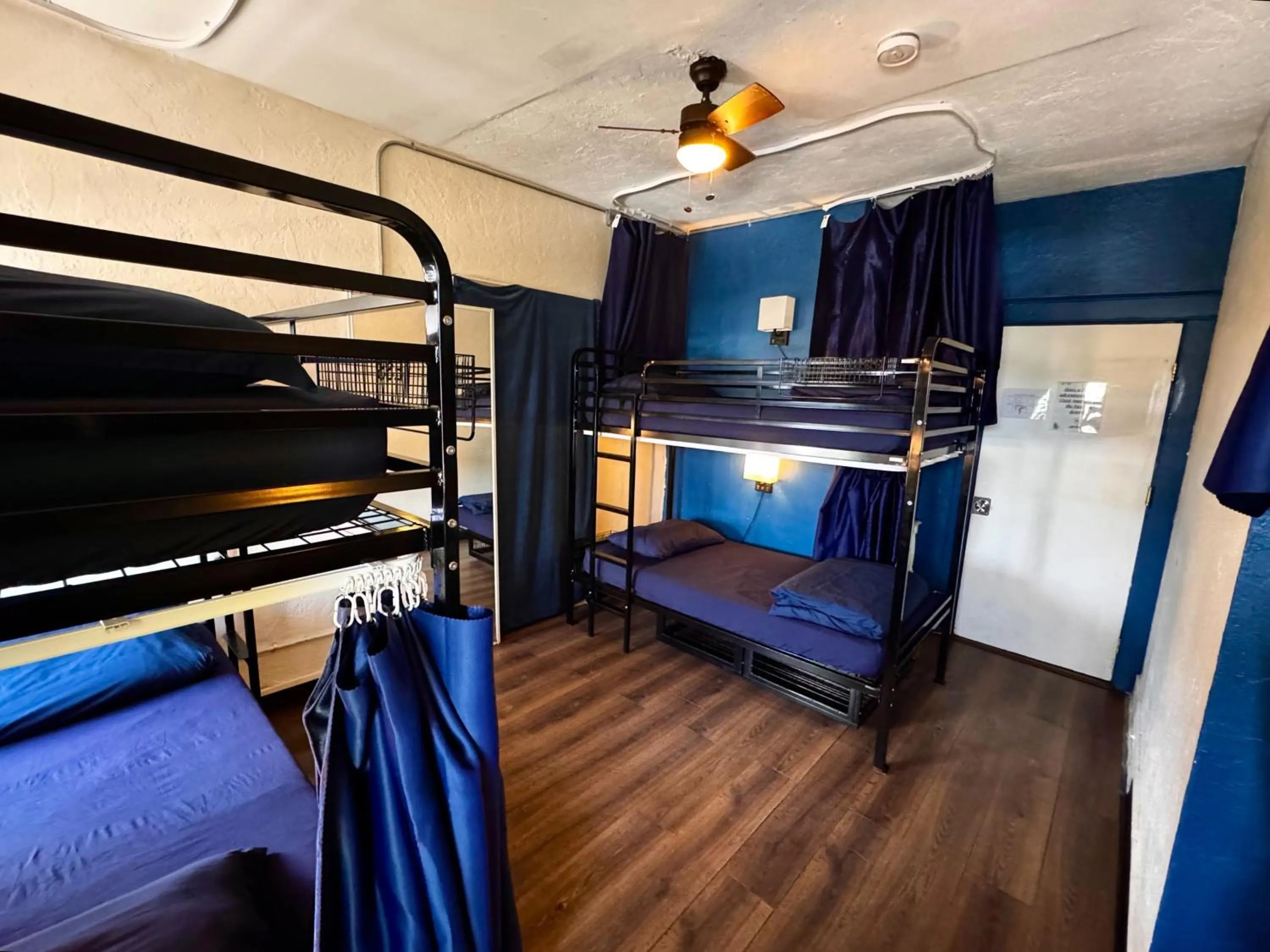 Photo of the whole room, Bed in ITH San Diego Mission Beach Backpacker Hostel