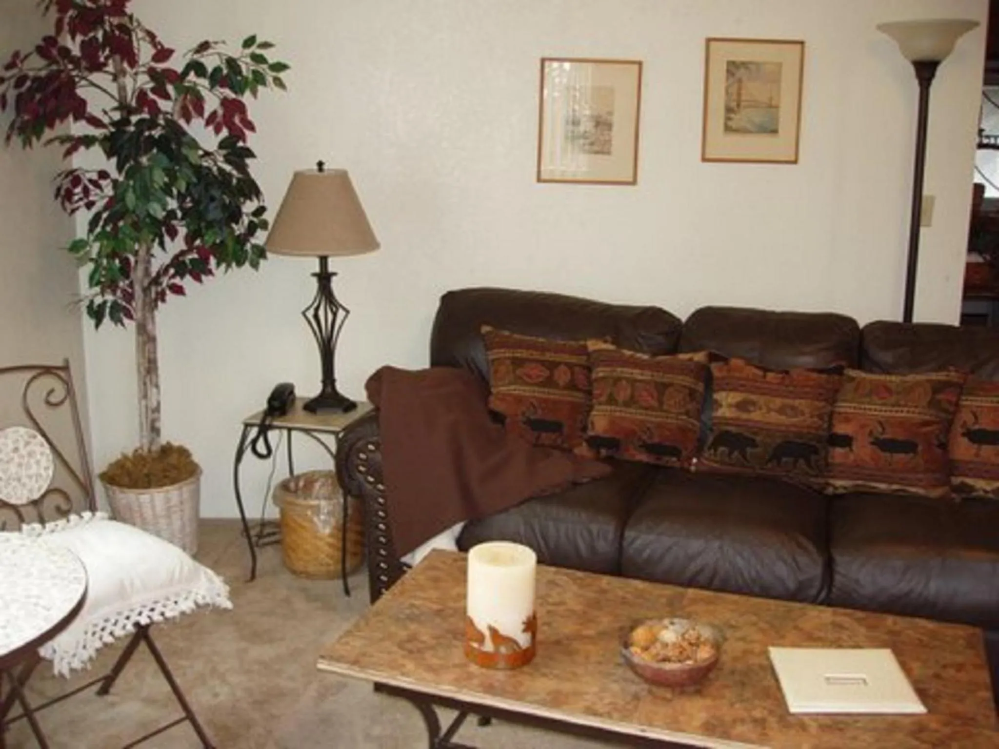 Living room in Summit View Lodge