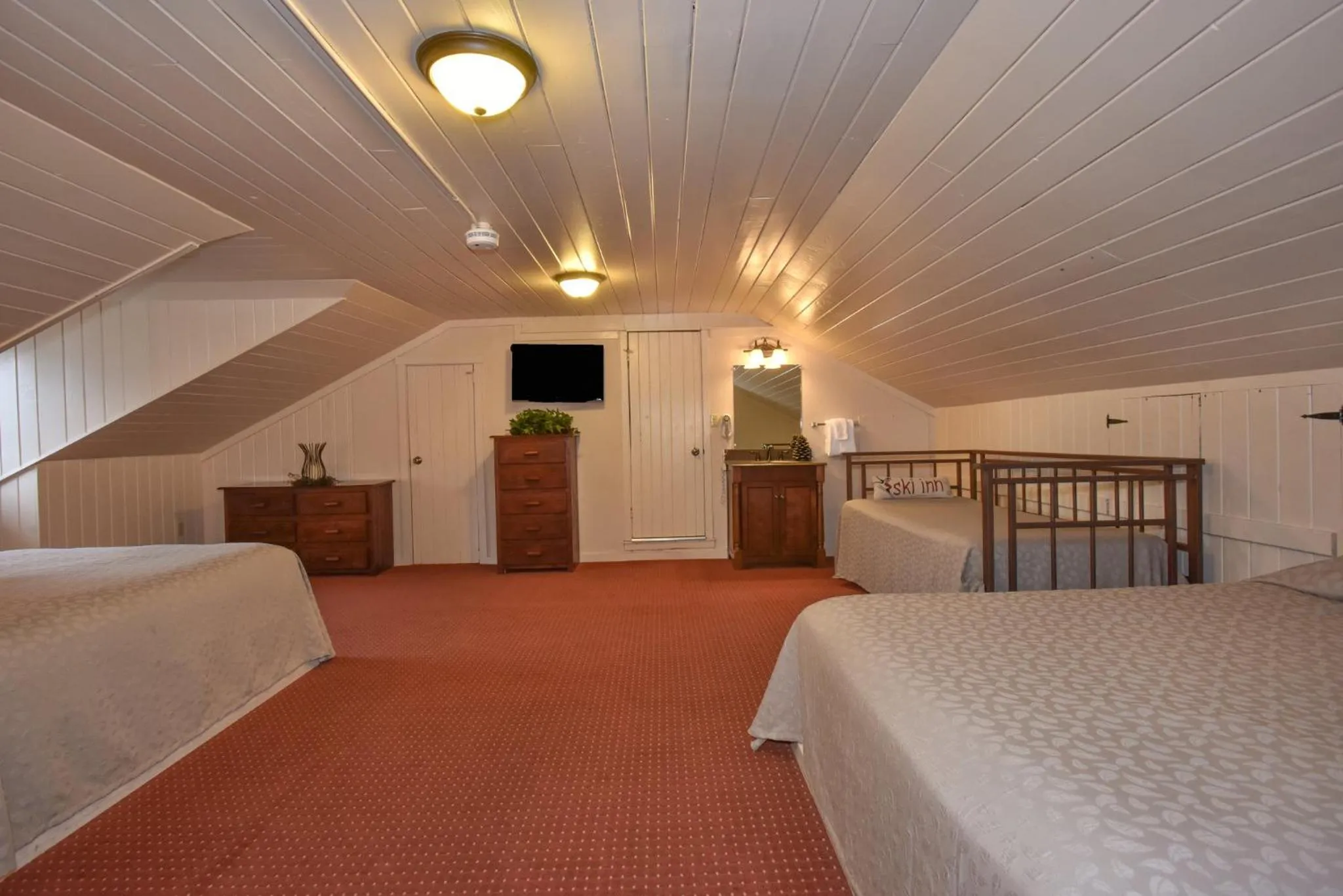 Photo of the whole room, Bed in Seven Springs Resort Properties