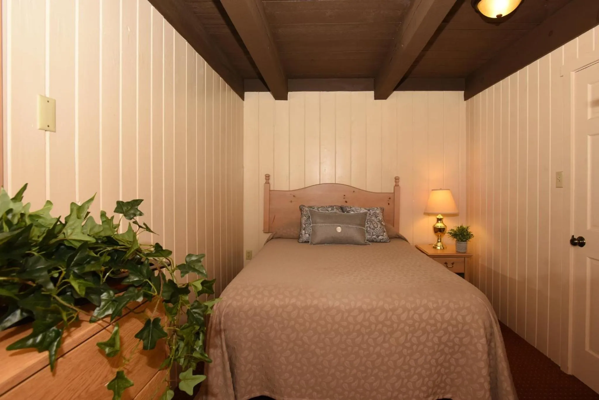 Photo of the whole room, Bed in Seven Springs Resort Properties