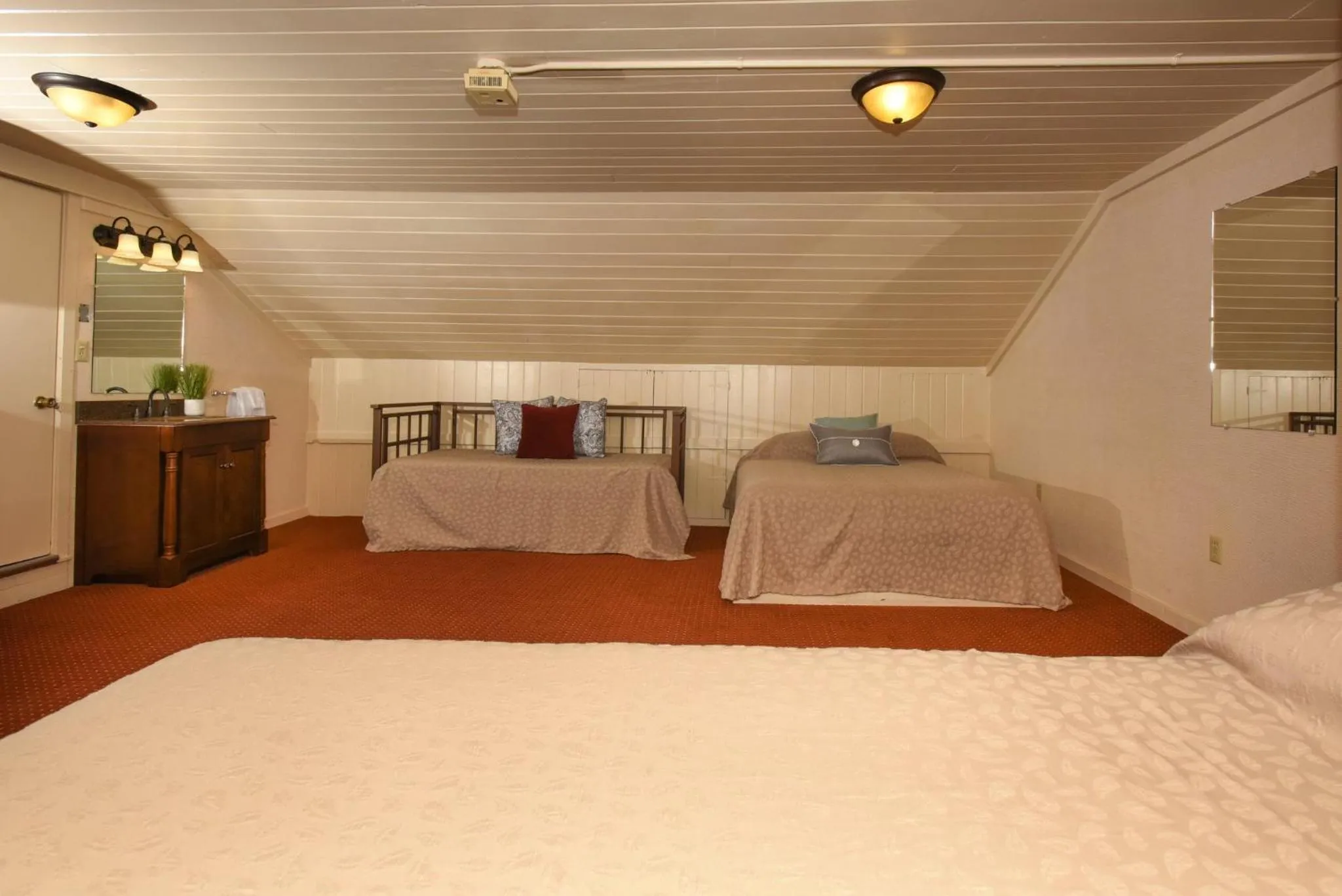 Photo of the whole room, Bed in Seven Springs Resort Properties