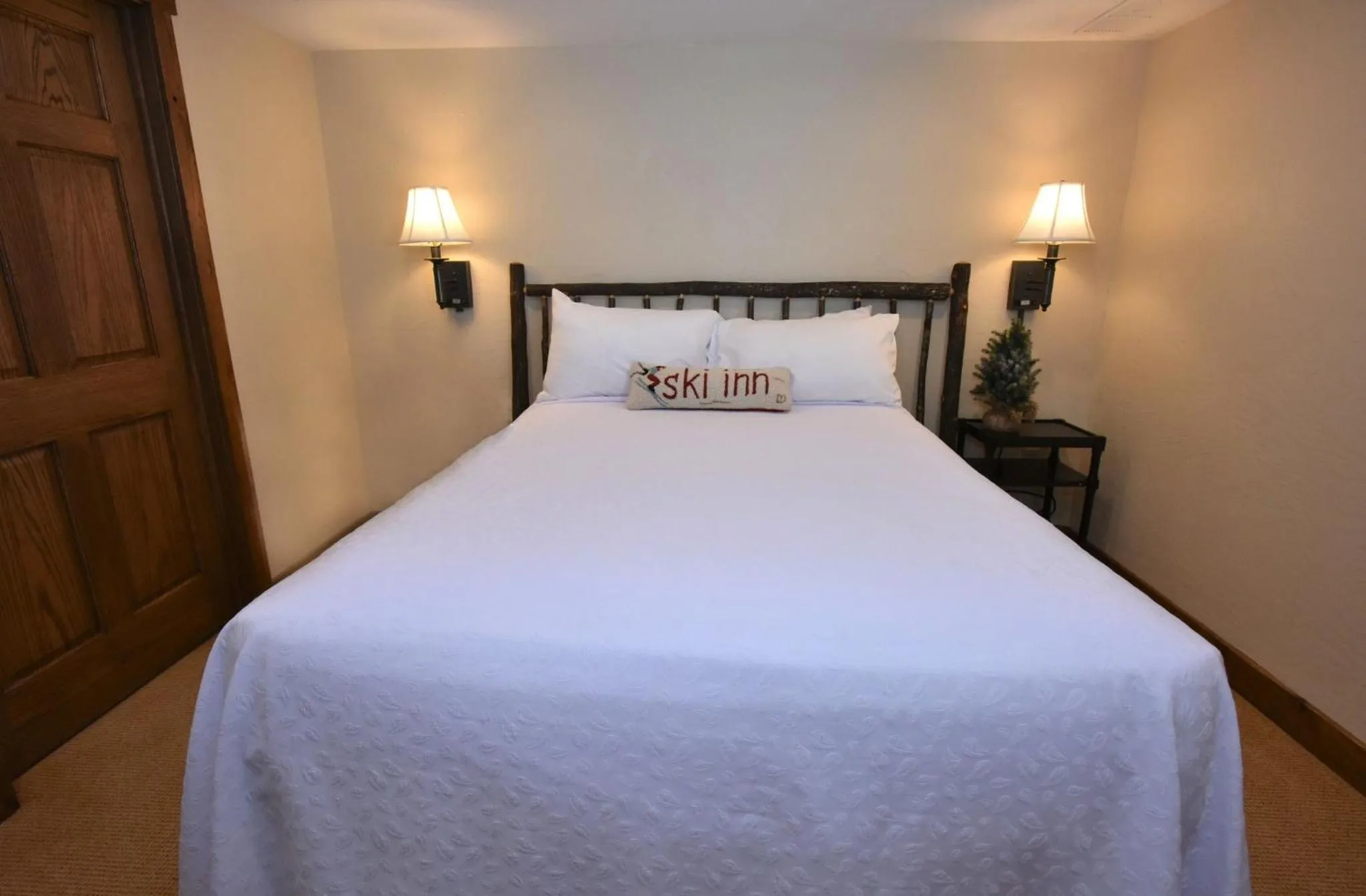 Photo of the whole room, Bed in Seven Springs Resort Properties