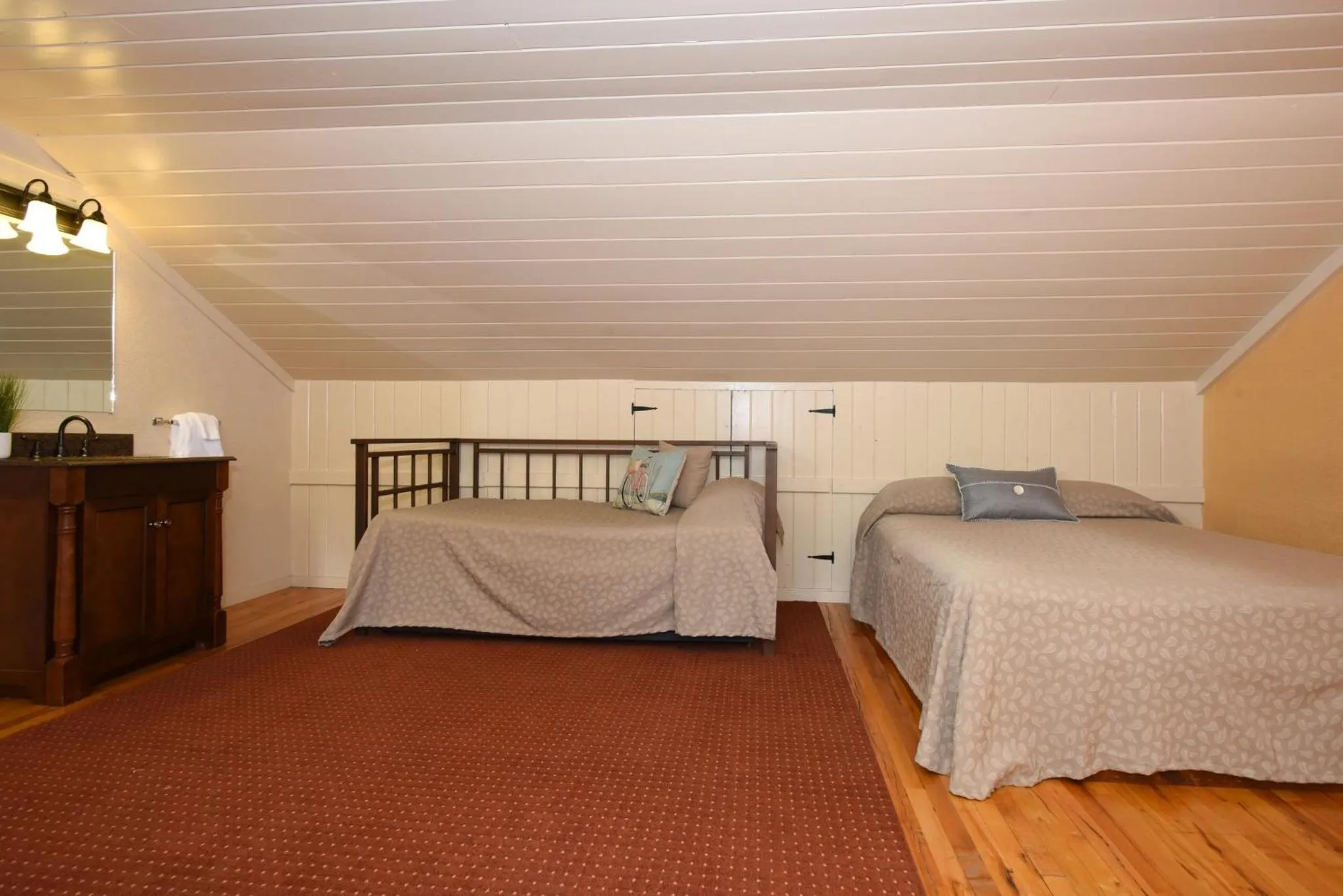 Photo of the whole room, Bed in Seven Springs Resort Properties