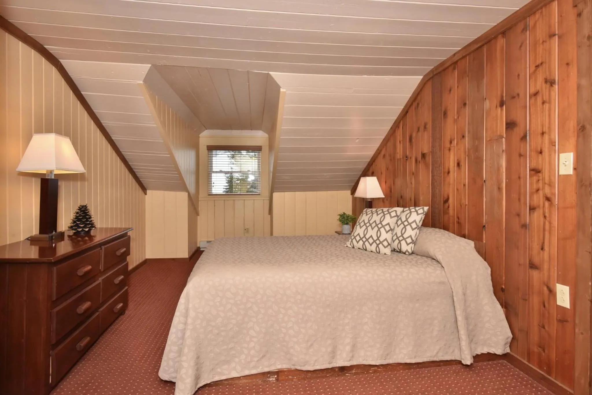 Photo of the whole room, Bed in Seven Springs Resort Properties