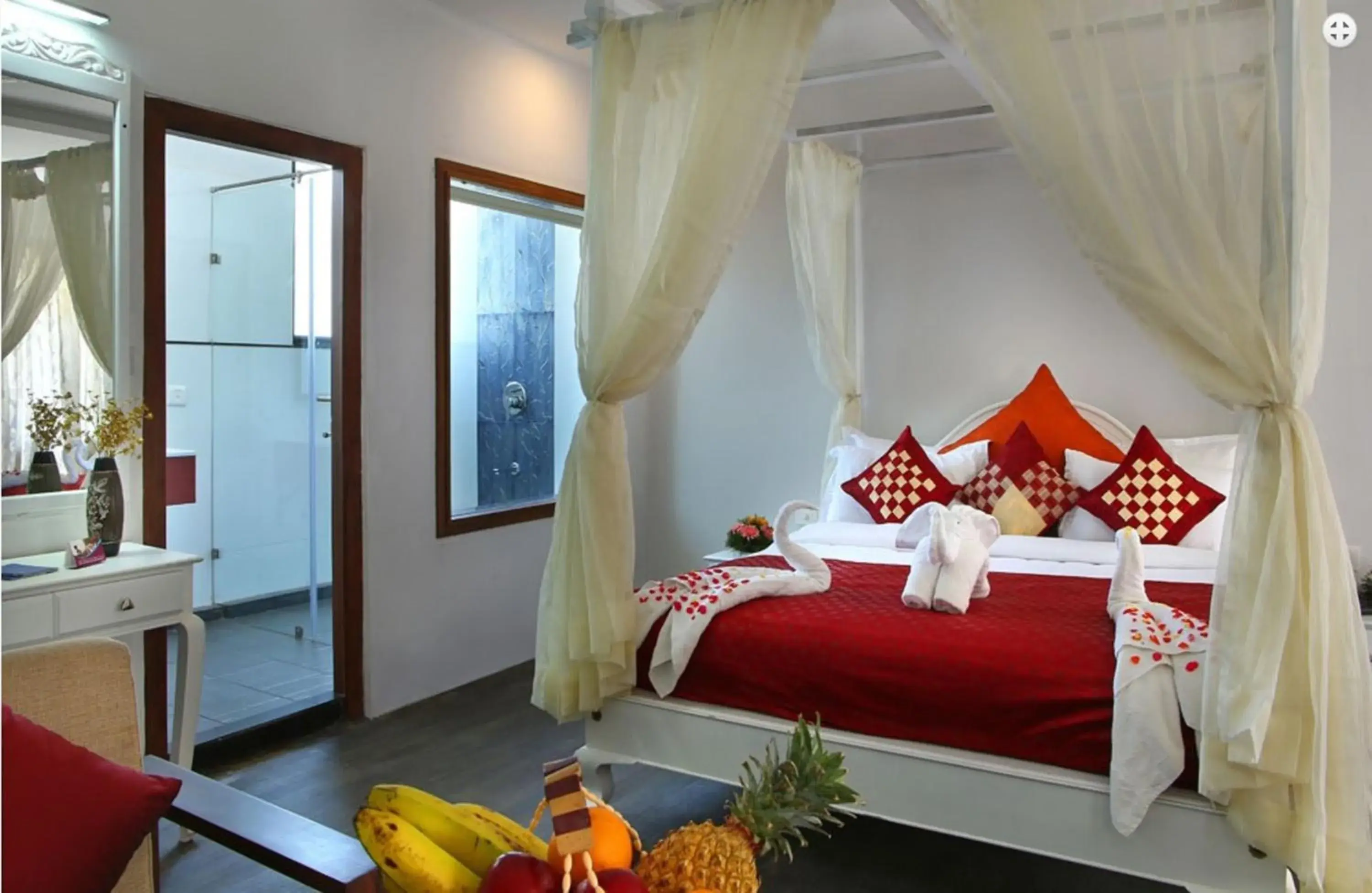 Suite with Balcony in Red sparrow Suite with Balcony in Red sparrow