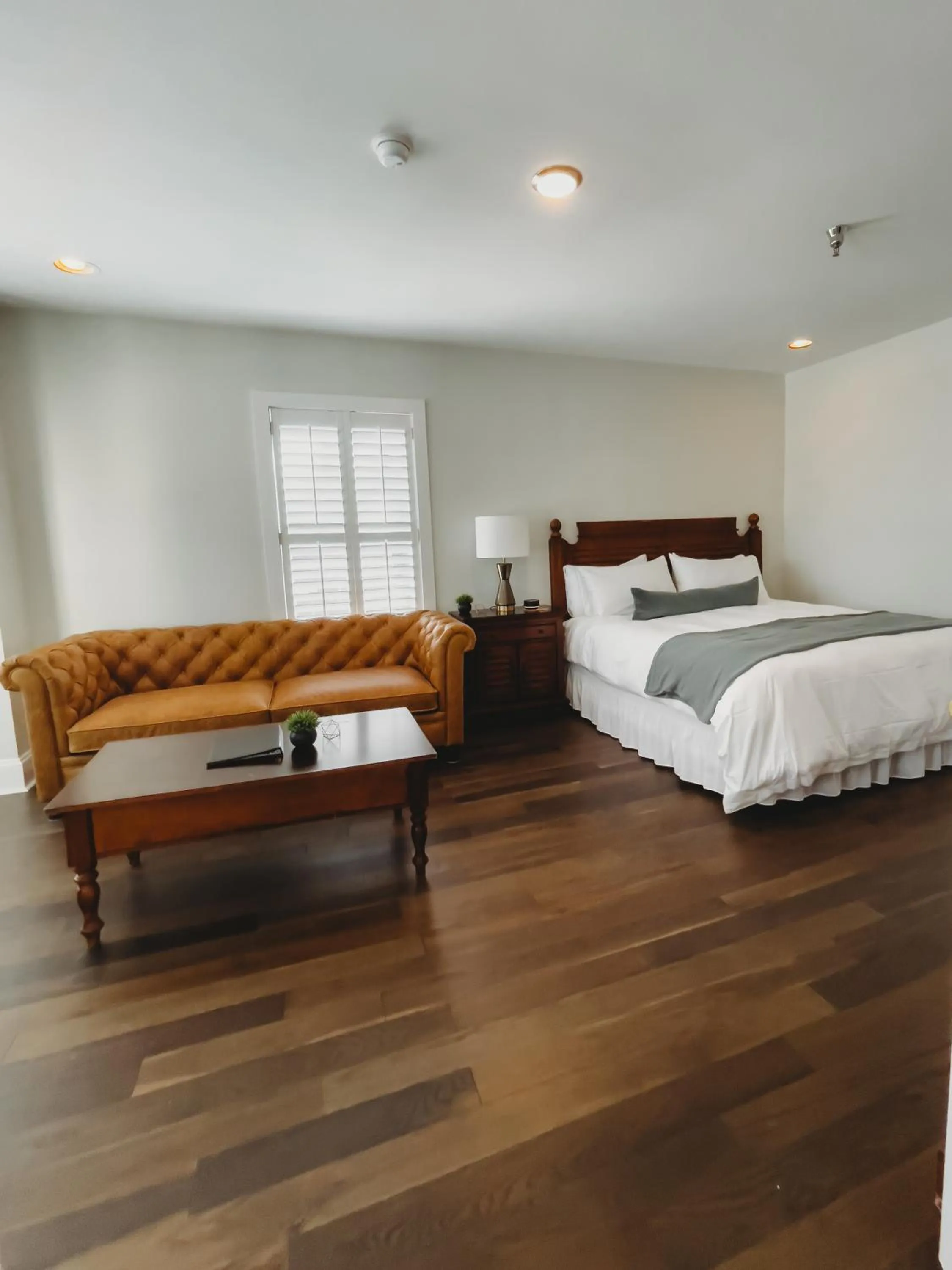 Bed in The Jefferson Inn