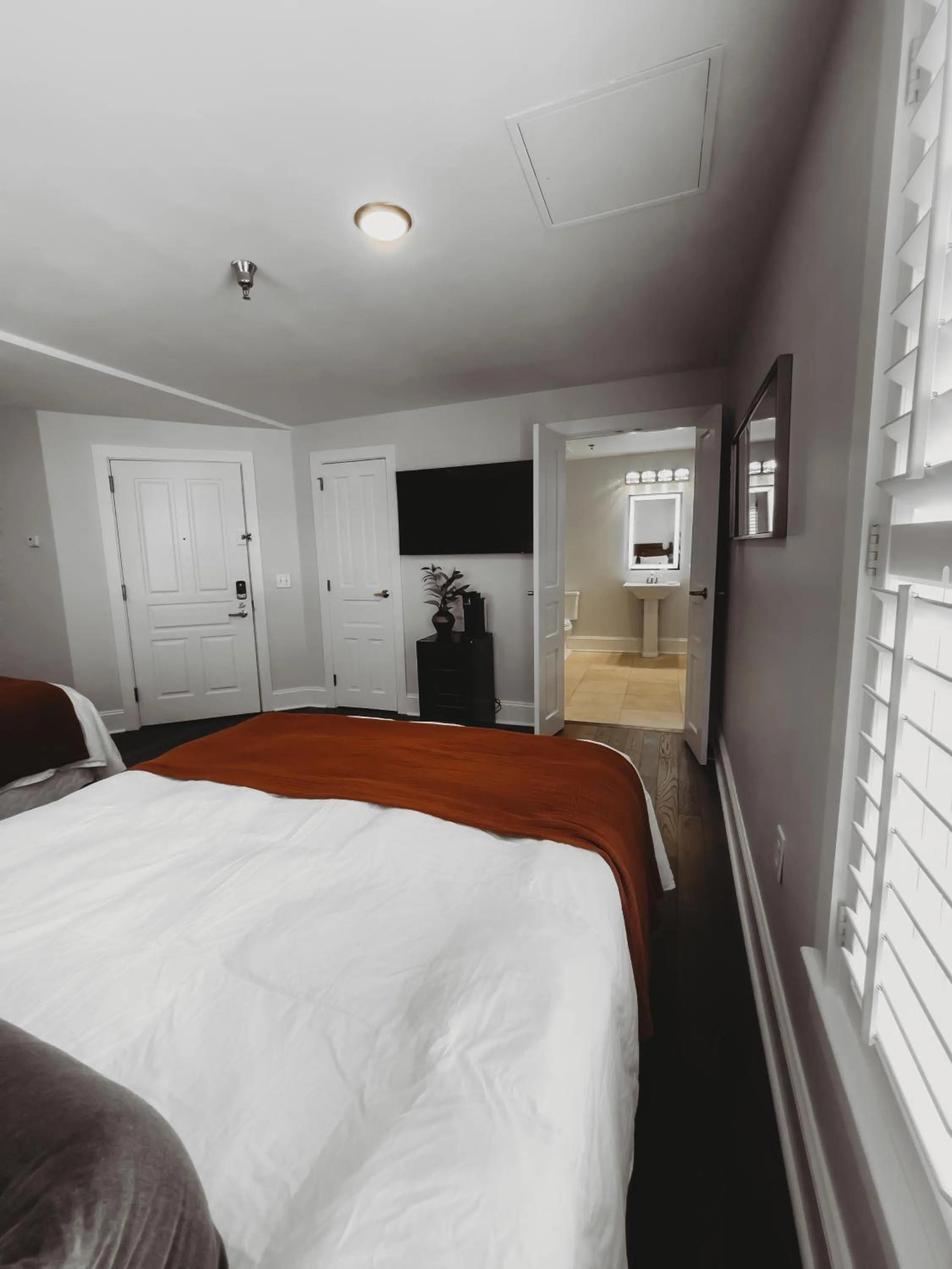 Bed in The Jefferson Inn