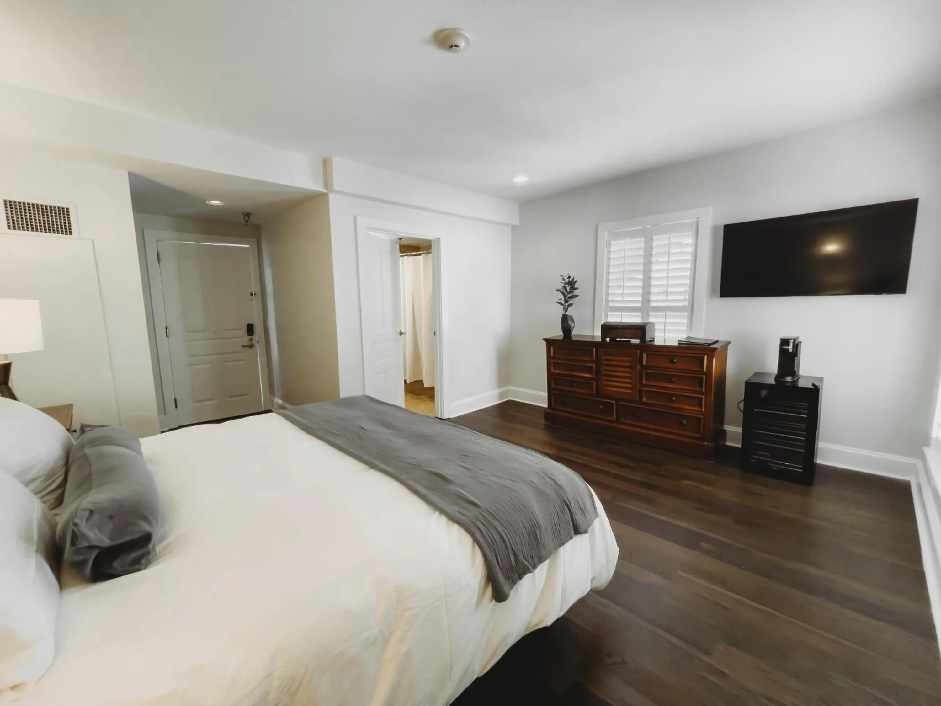 Bed in The Jefferson Inn