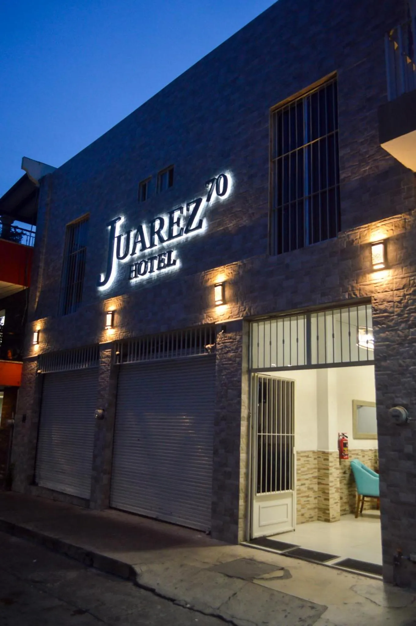 Property building in Hotel Juarez 70