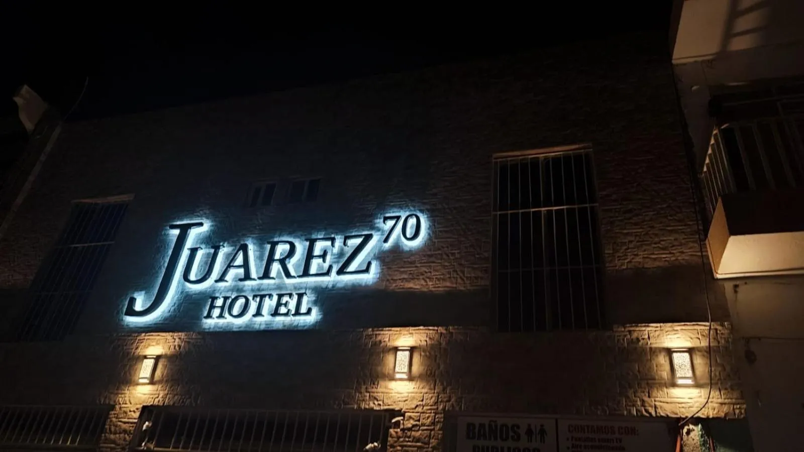 Property building in Hotel Juarez 70