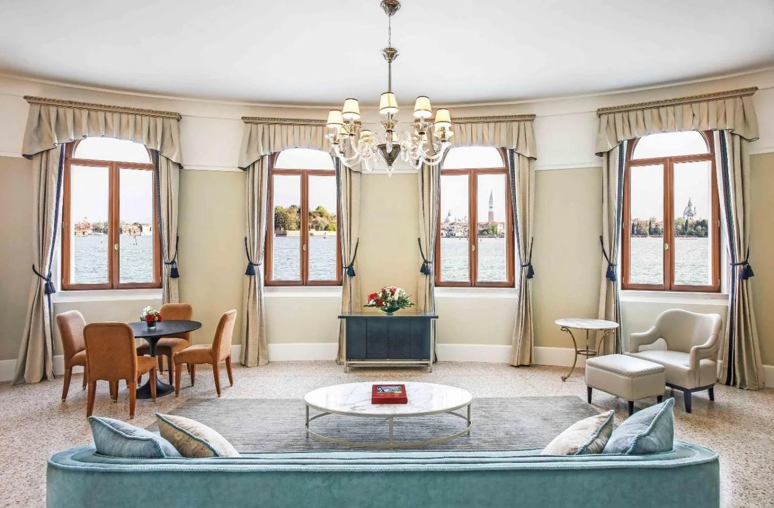 Photo of the whole room in San Clemente Palace Venice