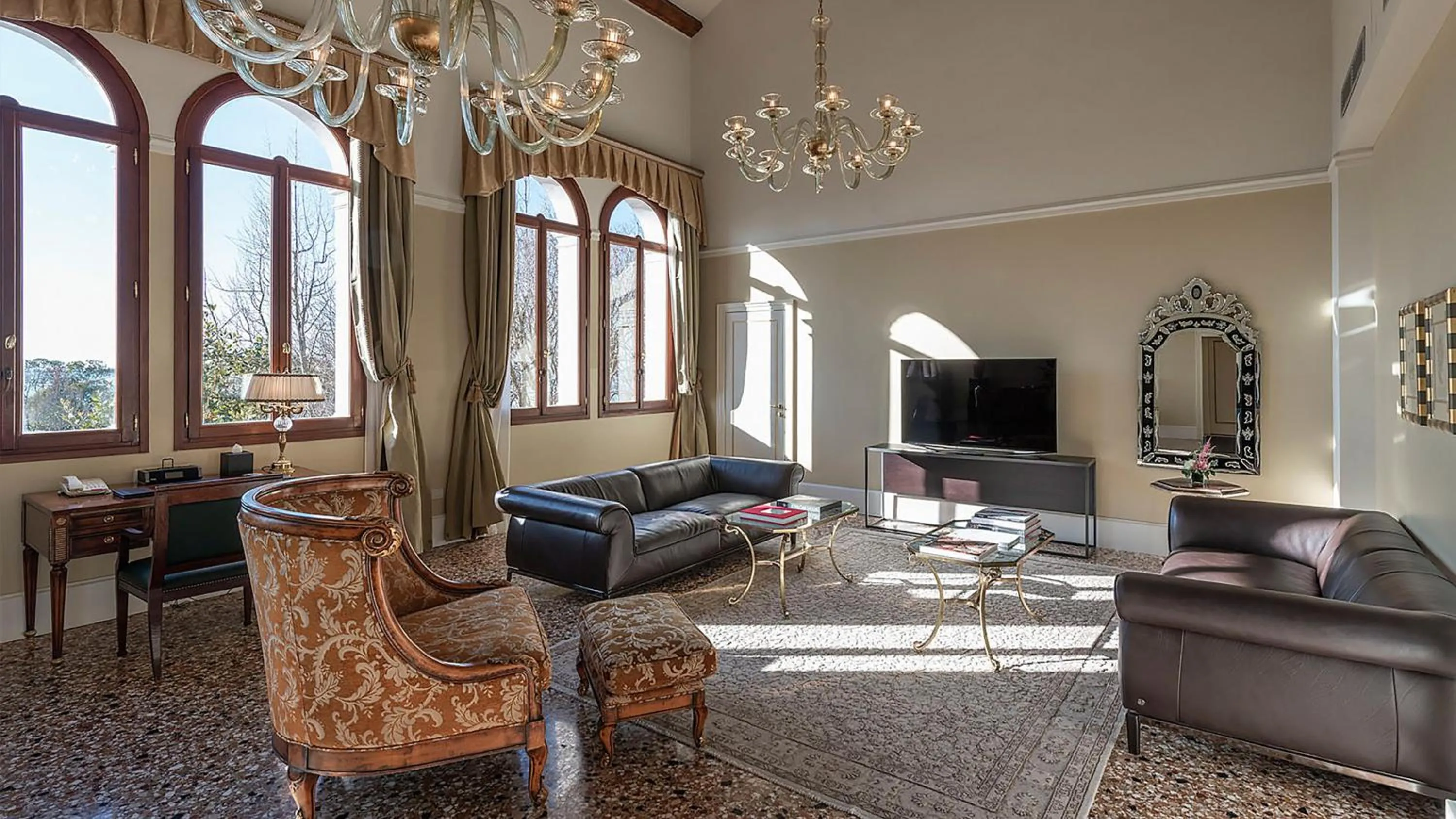 Photo of the whole room in San Clemente Palace Venice