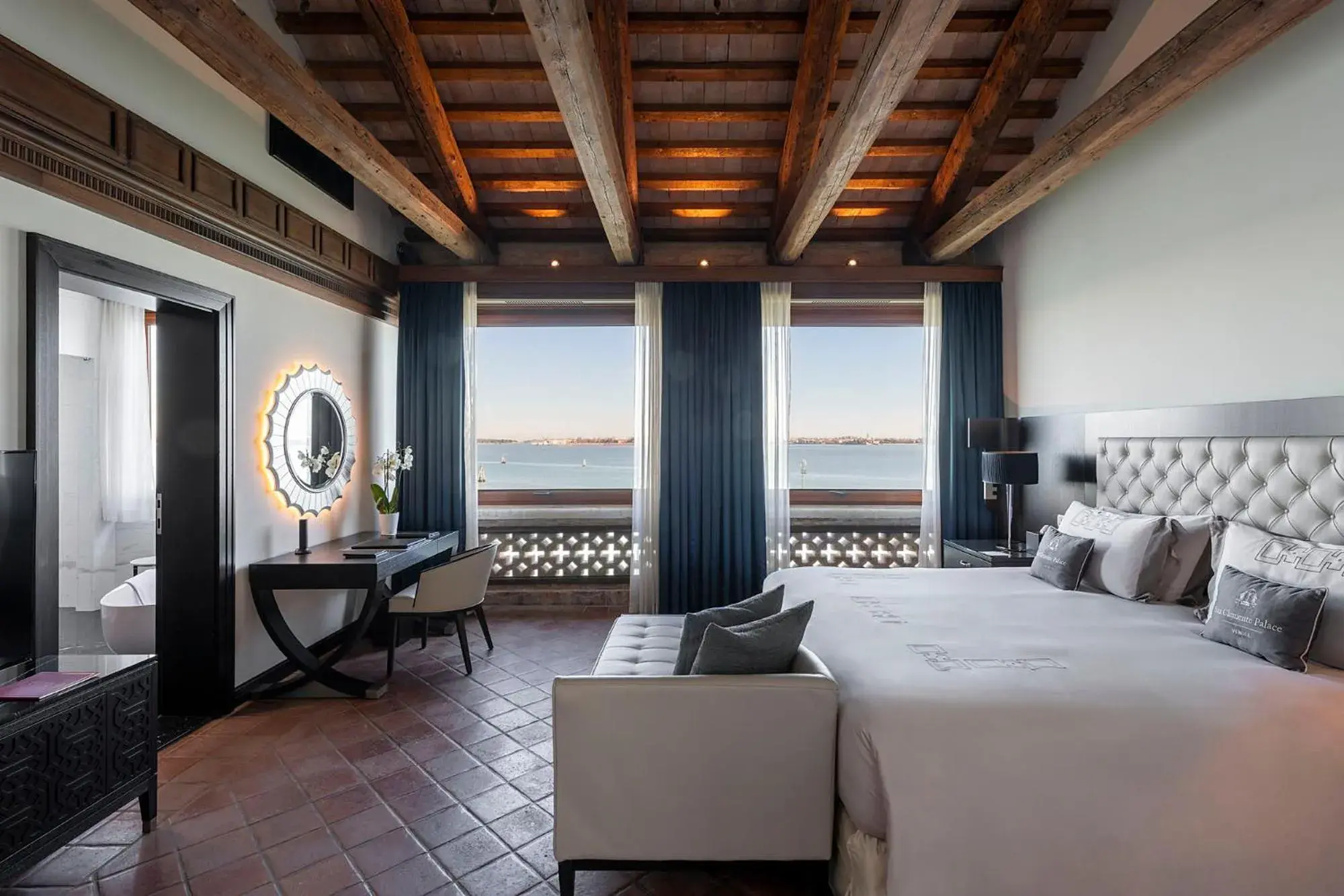 Bedroom, Bed in San Clemente Palace Venice Bedroom, Bed in San Clemente Palace Venice