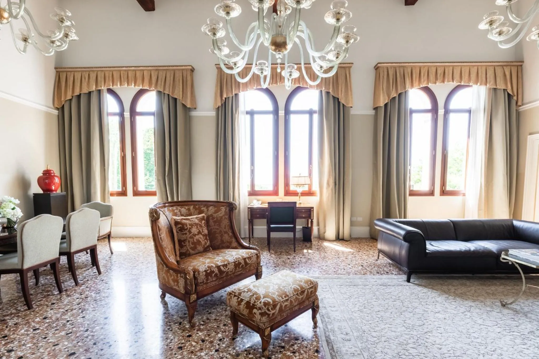 Photo of the whole room in San Clemente Palace Venice