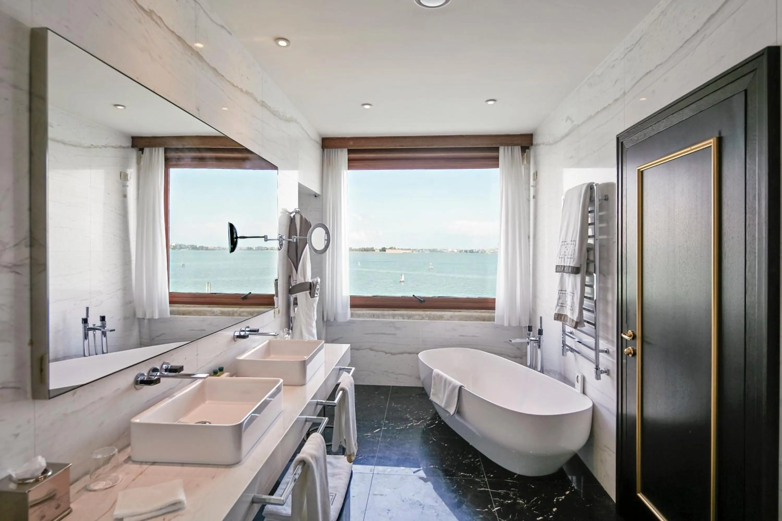 Bathroom in San Clemente Palace Venice