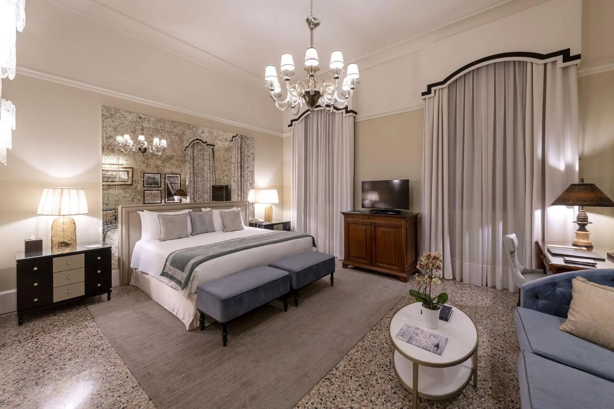 TV and multimedia, Bed in San Clemente Palace Venice