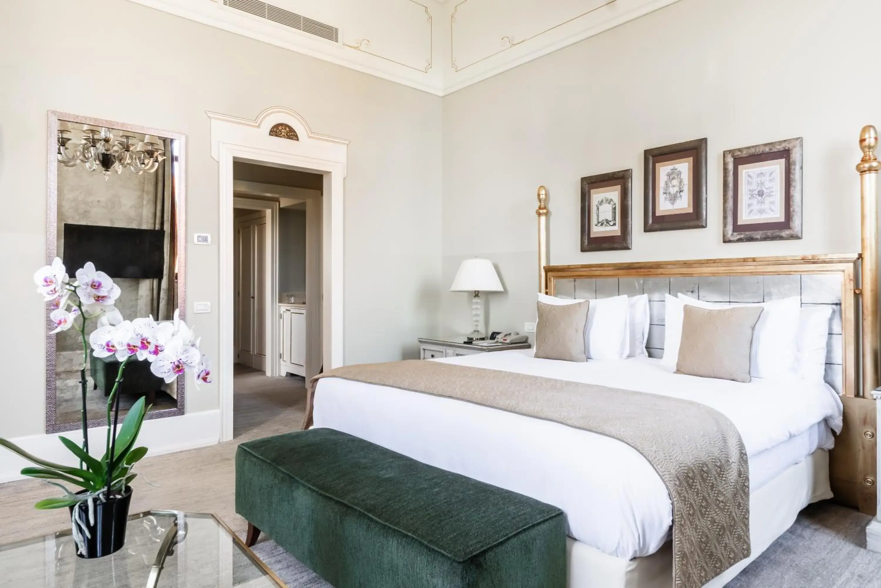 Bedroom, Bed in San Clemente Palace, Venice - Managed by Mandarin Oriental Bedroom, Bed in San Clemente Palace, Venice - Managed by Mandarin Oriental