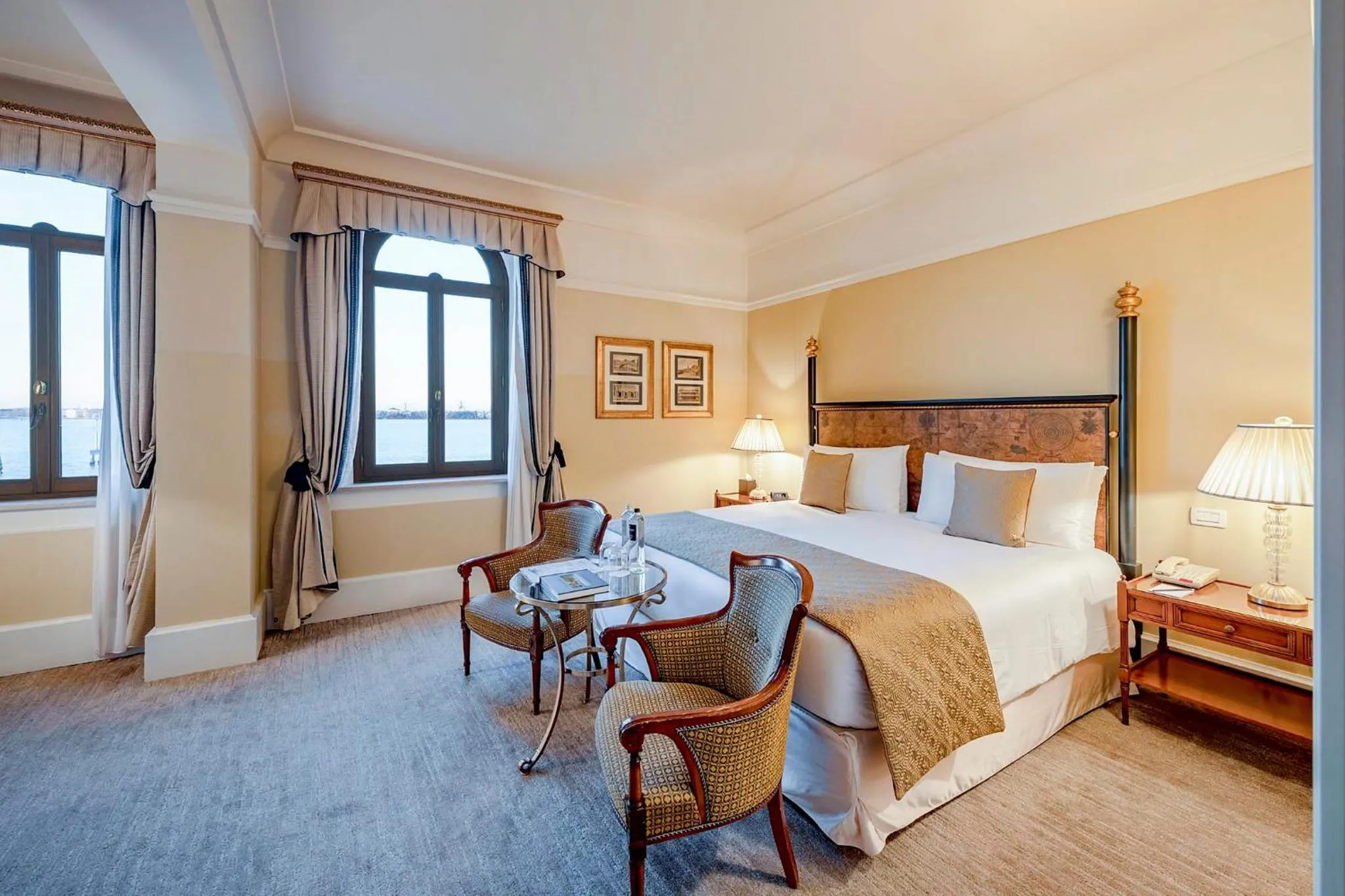 Photo of the whole room, Bed in San Clemente Palace Venice