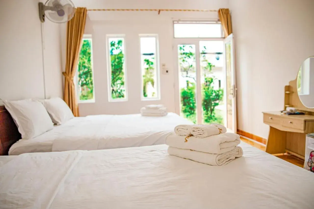 Family Room with Garden View in Thiên Tân Hotel Family Room with Garden View in Thiên Tân Hotel