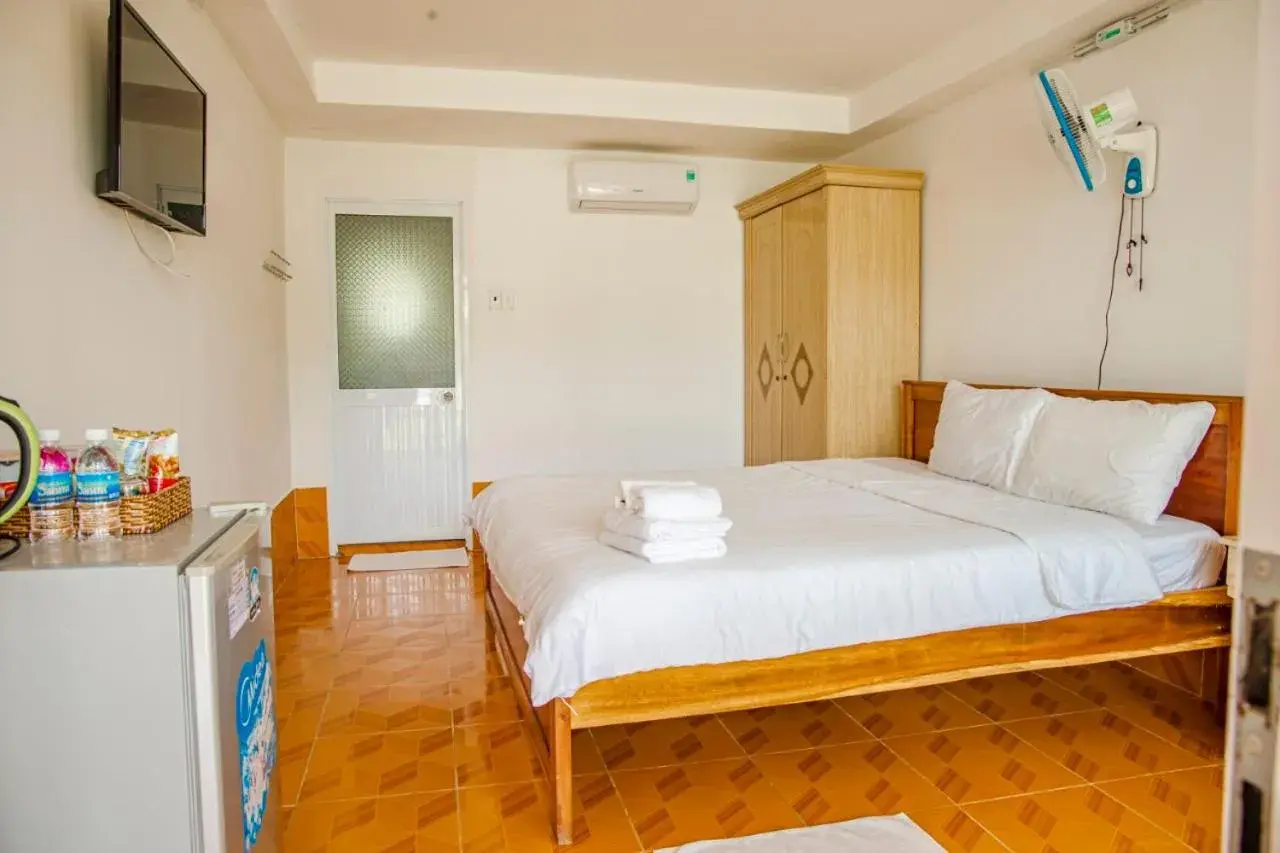 Photo of the whole room, Bed in Thiên Tân Hotel Photo of the whole room, Bed in Thiên Tân Hotel