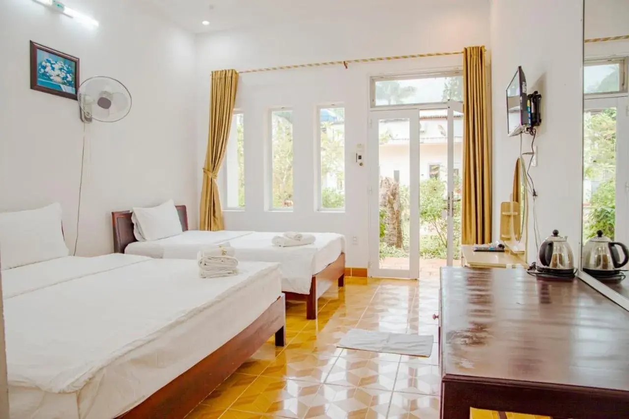 Triple Room with Garden View in Thiên Tân Hotel Triple Room with Garden View in Thiên Tân Hotel