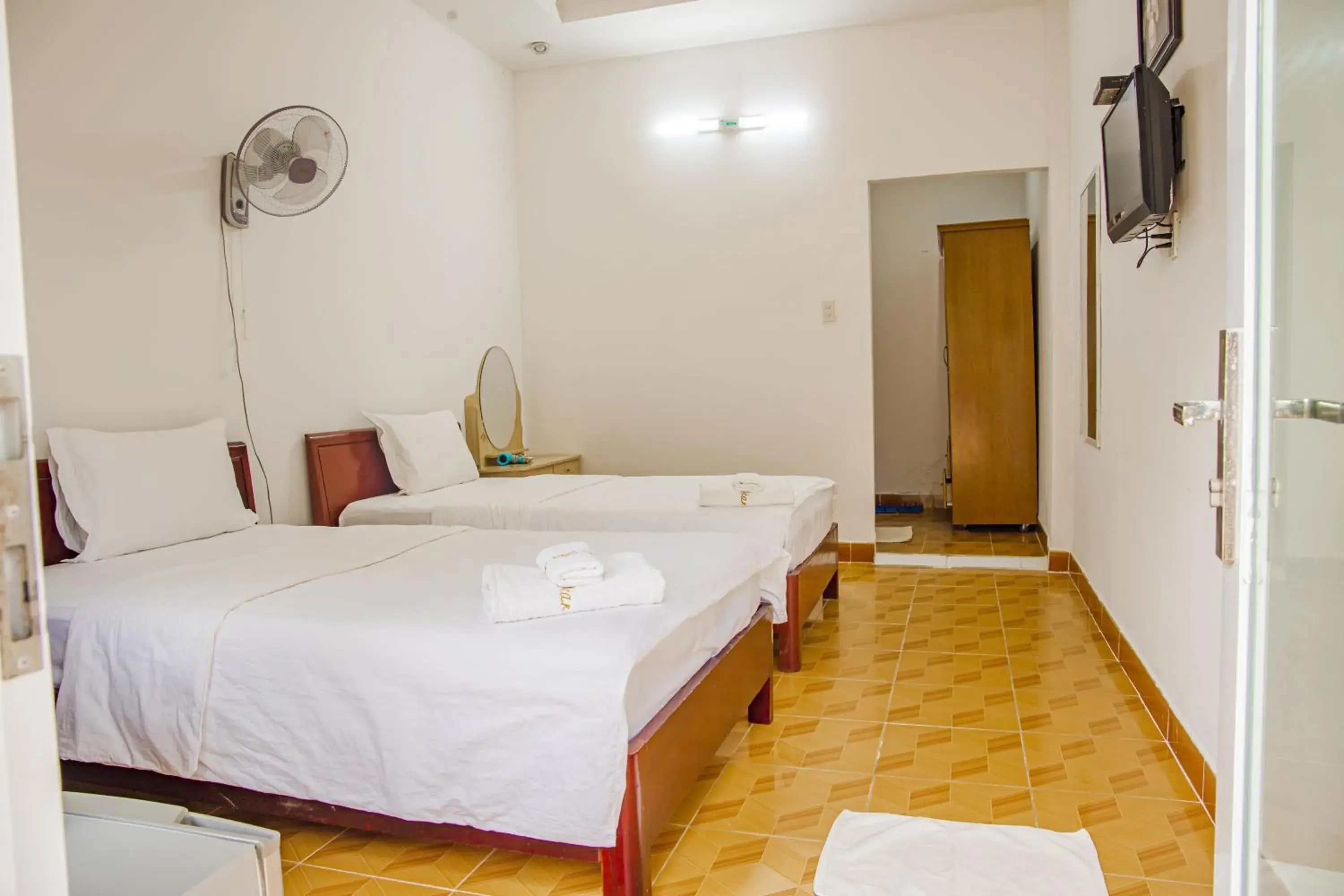 Photo of the whole room, Bed in Thiên Tân Hotel Photo of the whole room, Bed in Thiên Tân Hotel