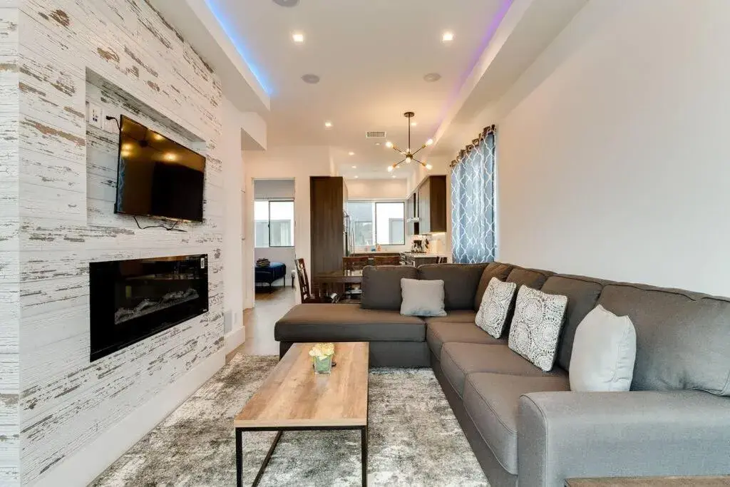 Luxury Modern 4 bedroom 3 Bath Home With Rooftop Deck #3 Luxury Modern 4 bedroom 3 Bath Home With Rooftop Deck #3