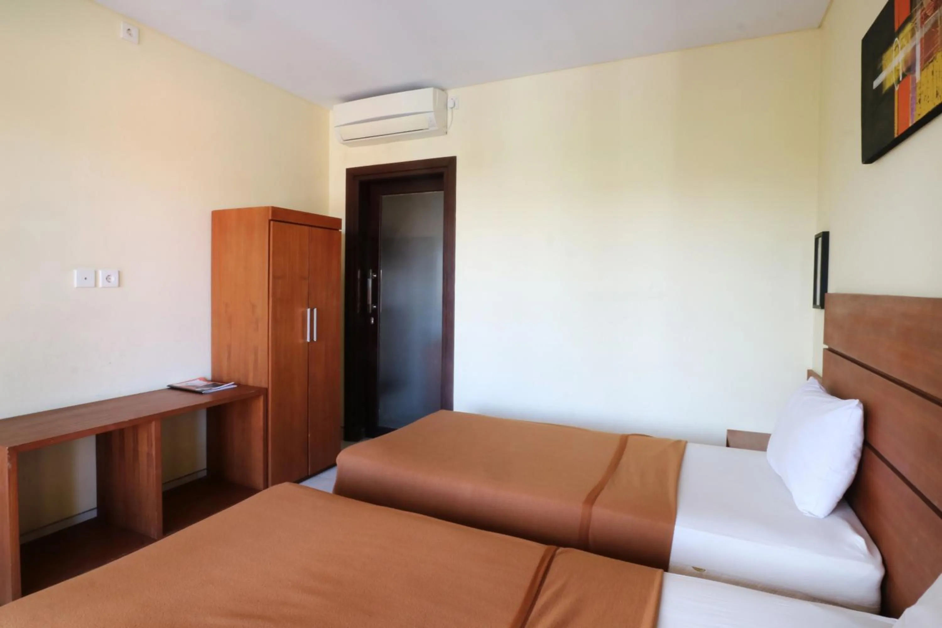 Bedroom, Bed in Kondra Premiere Guest House Kuta