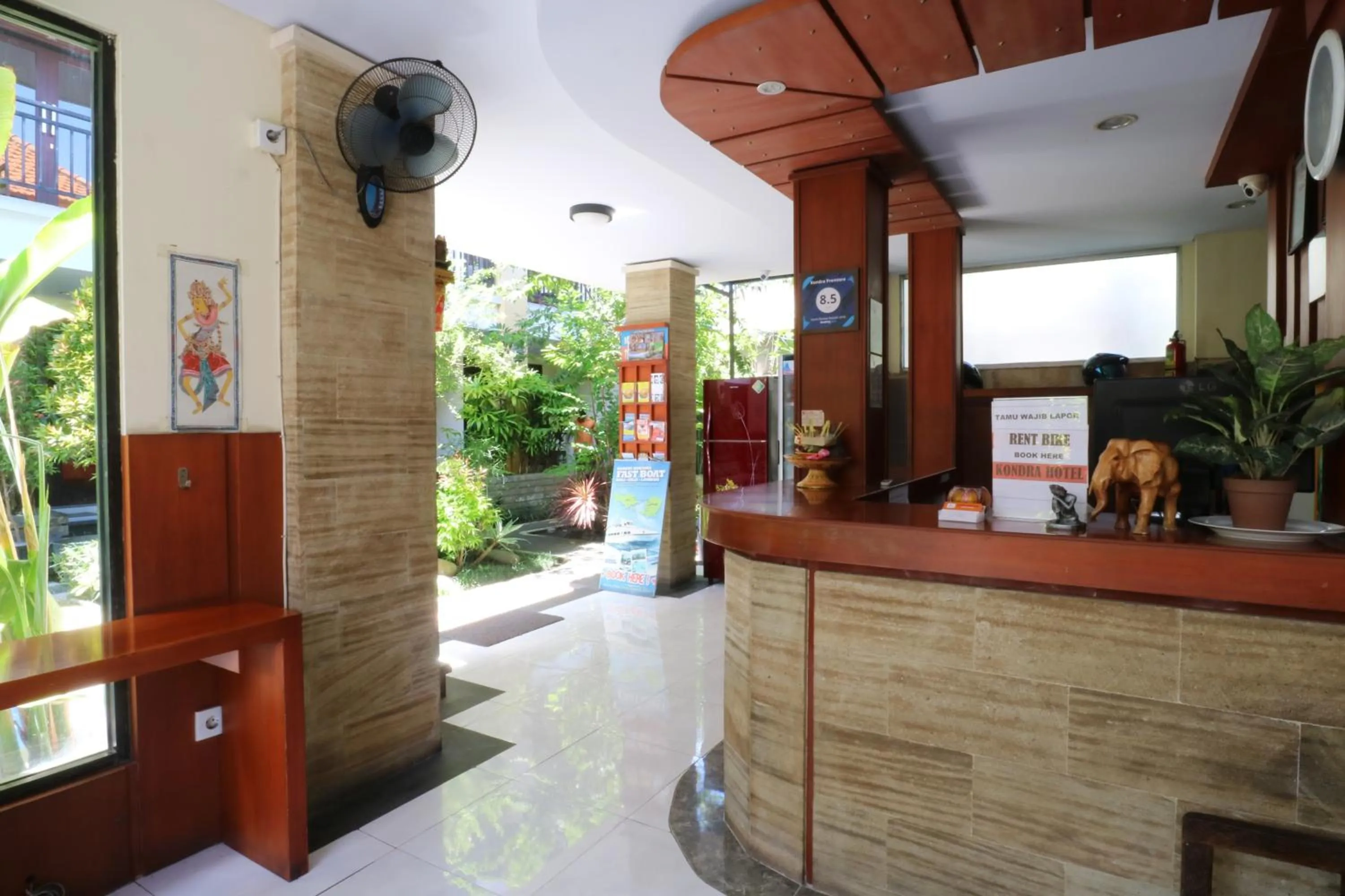 Lobby or reception in Kondra Premiere Guest House Kuta