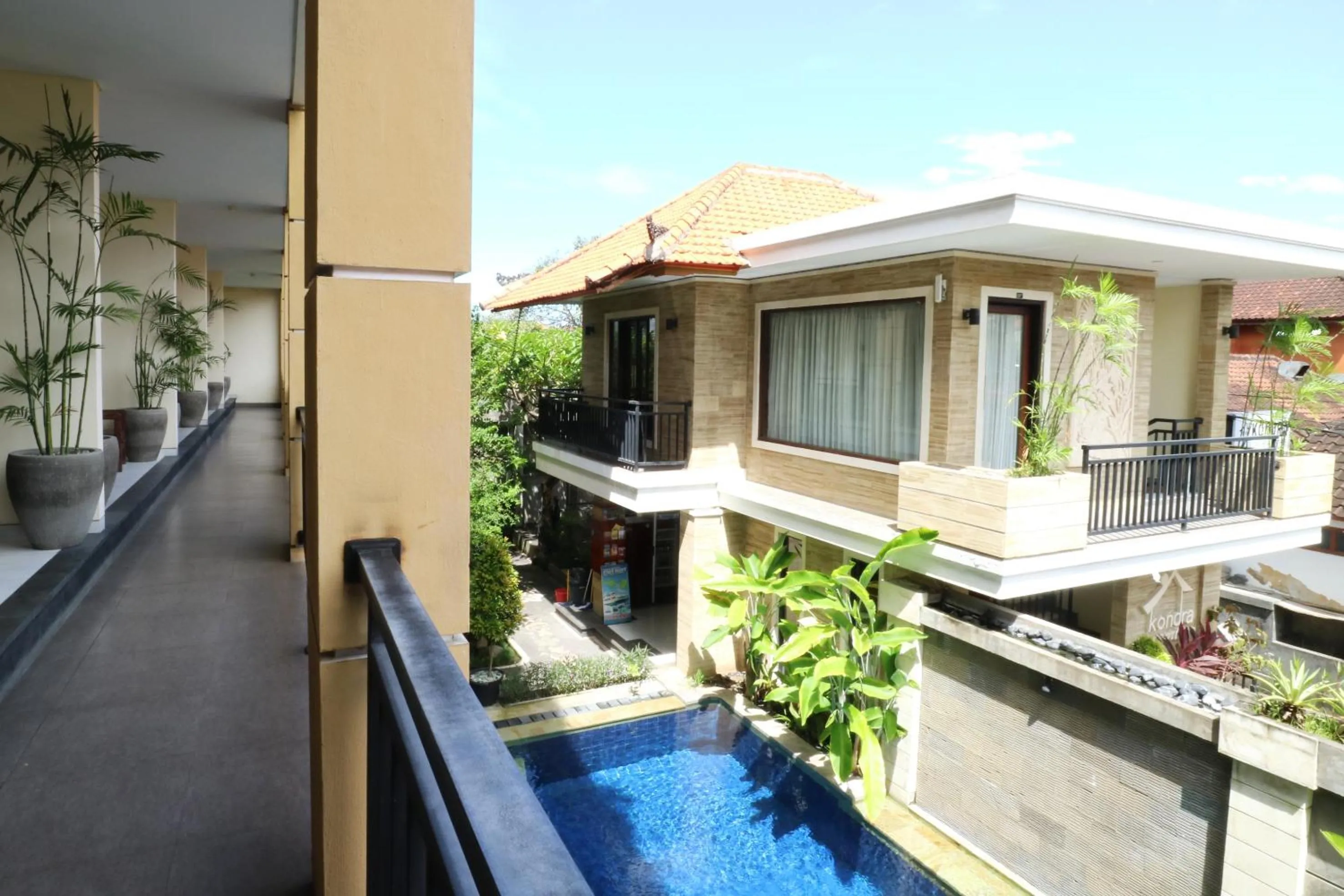 Swimming pool in Kondra Premiere Guest House Kuta