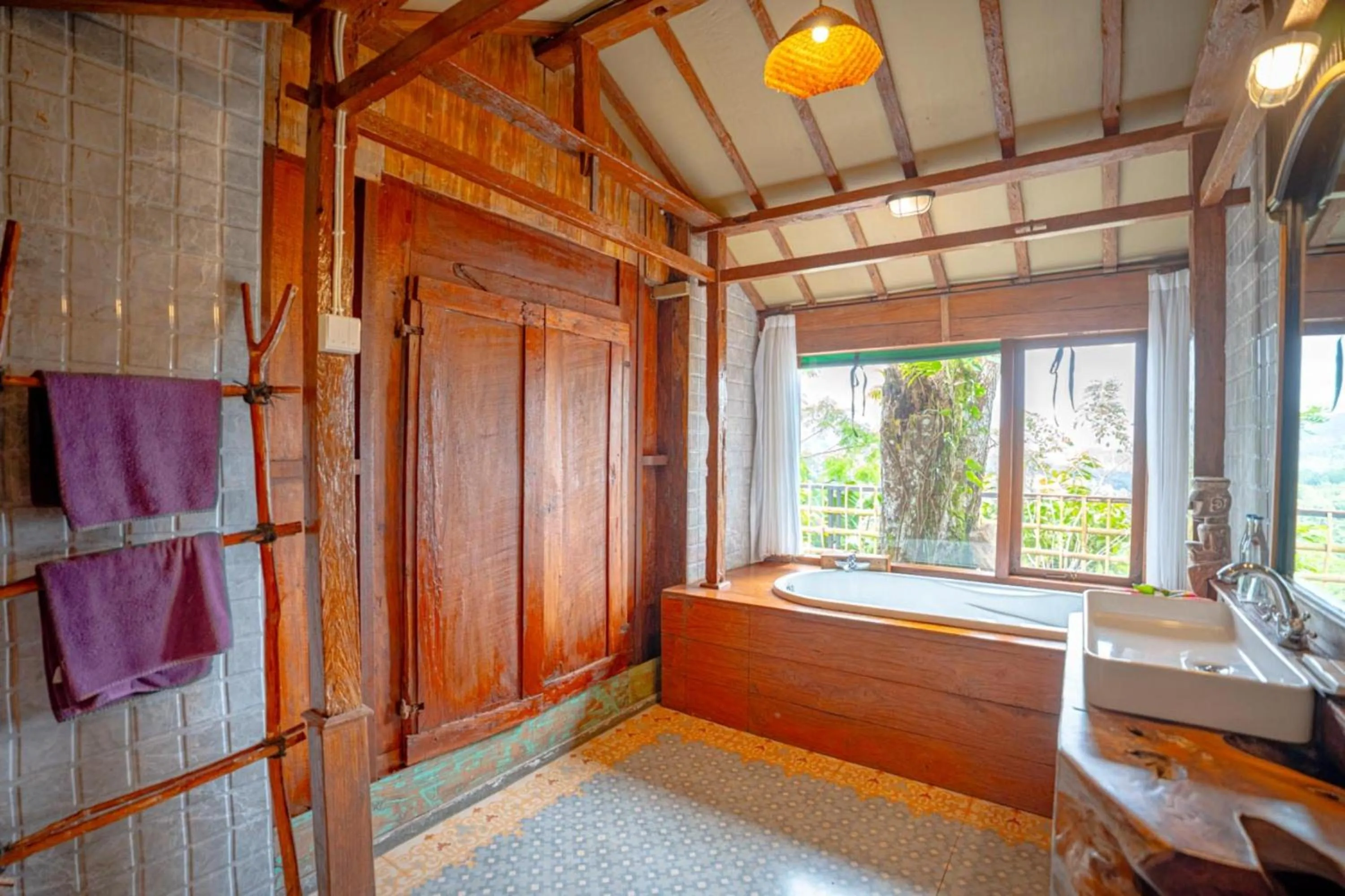 Bathroom in Sang Giri Mountain Tent Resort