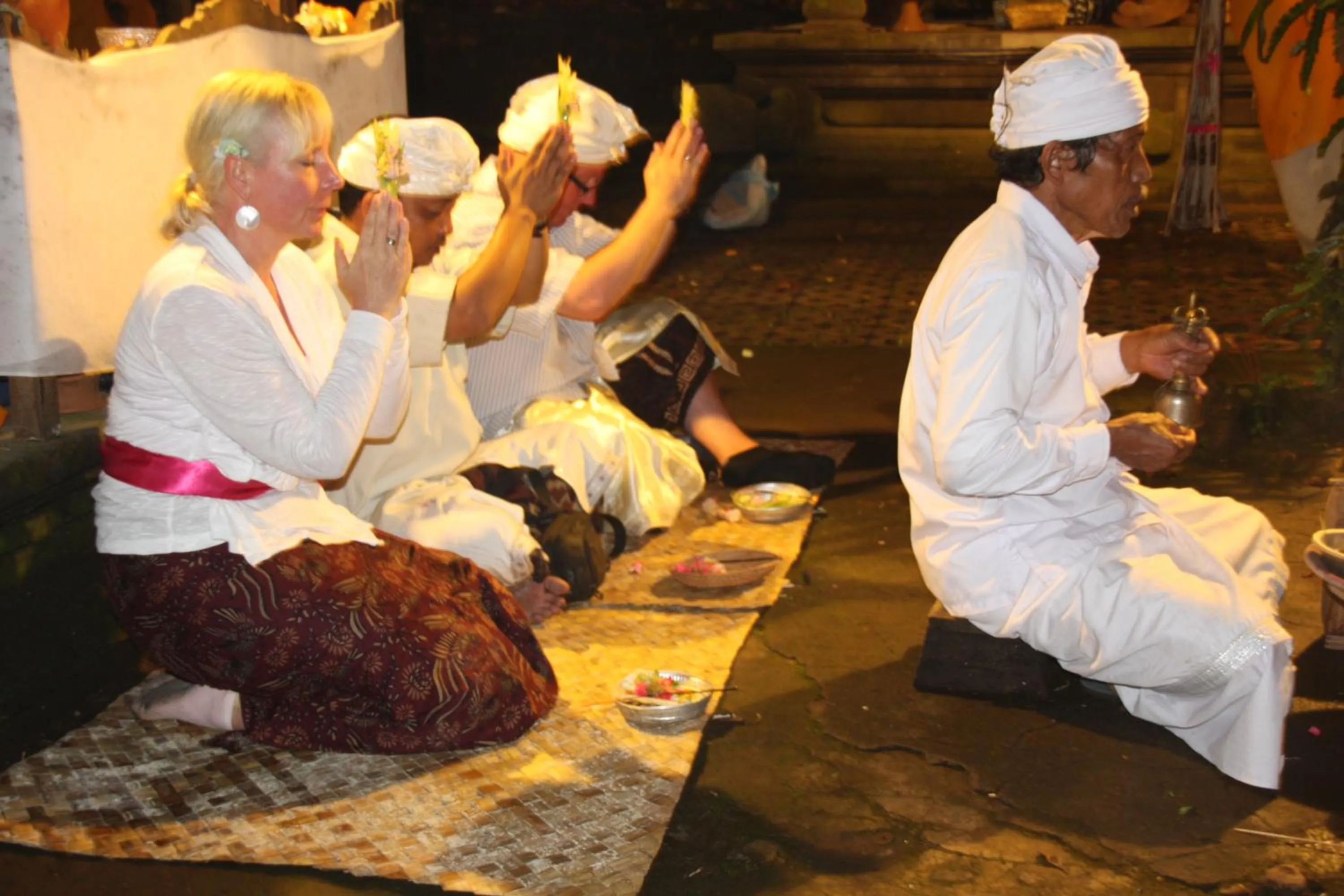People in Sang Giri Mountain Tent Resort