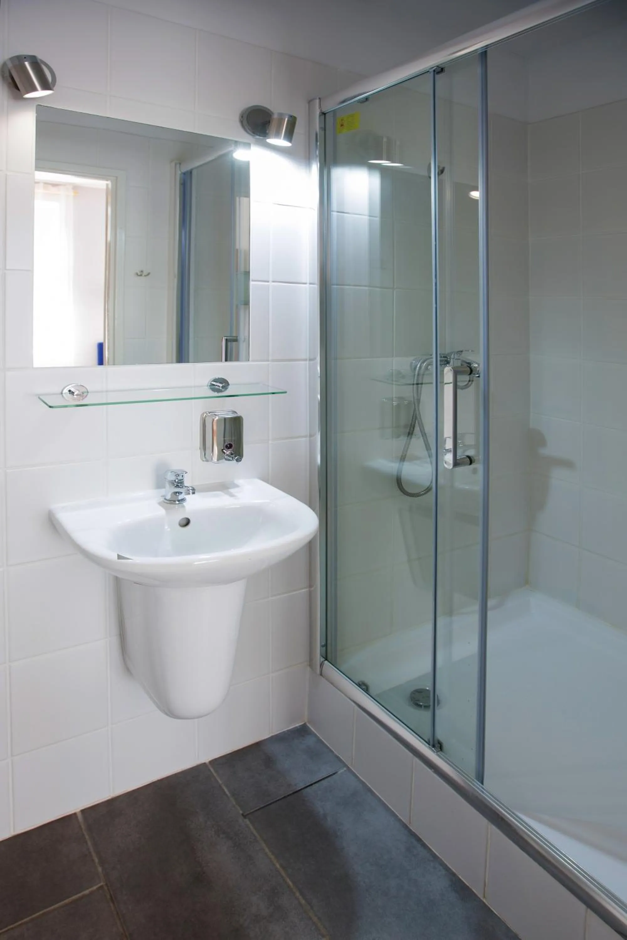 Shower in Willa Alfa