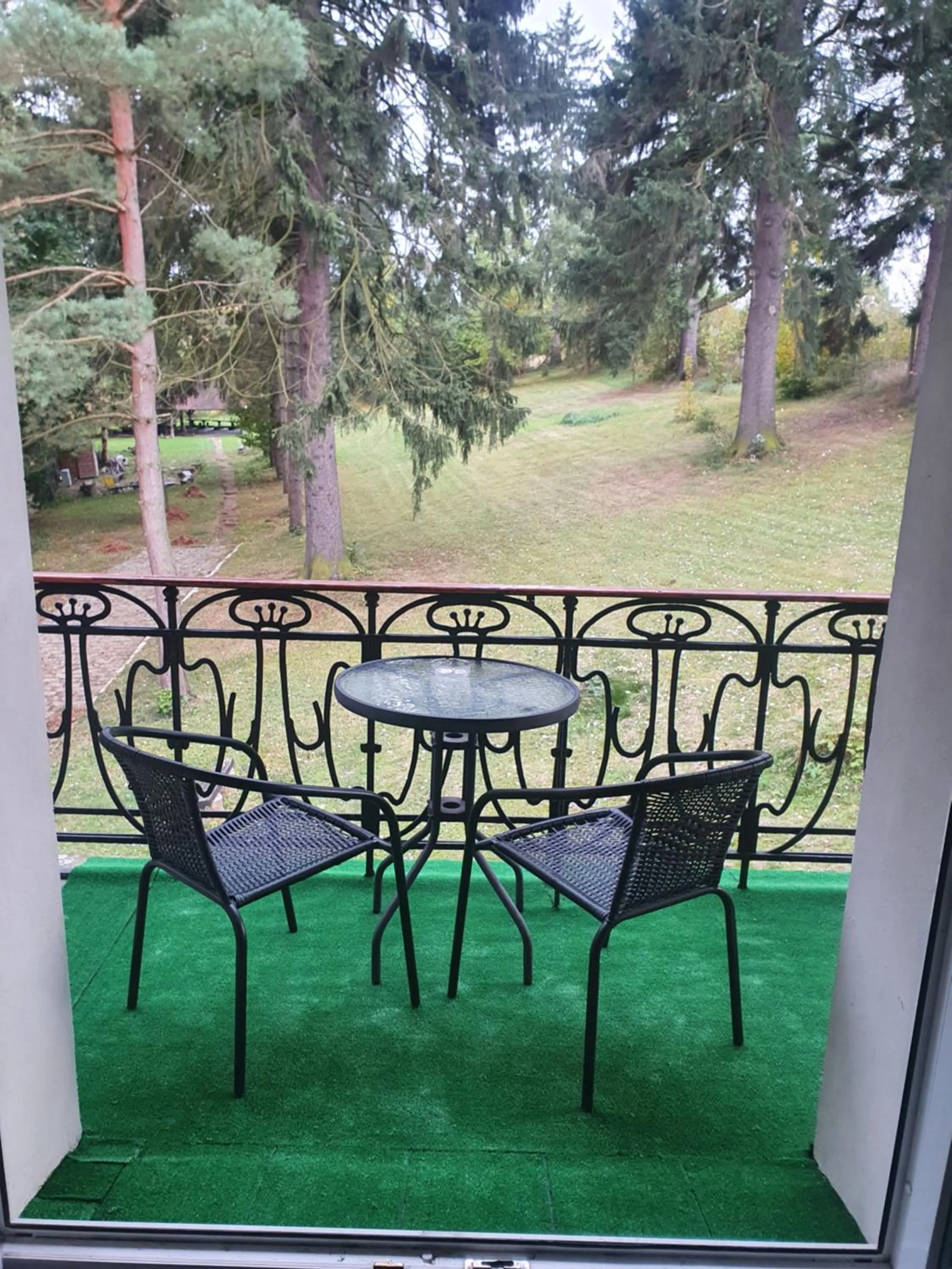 Seating area in Willa Alfa